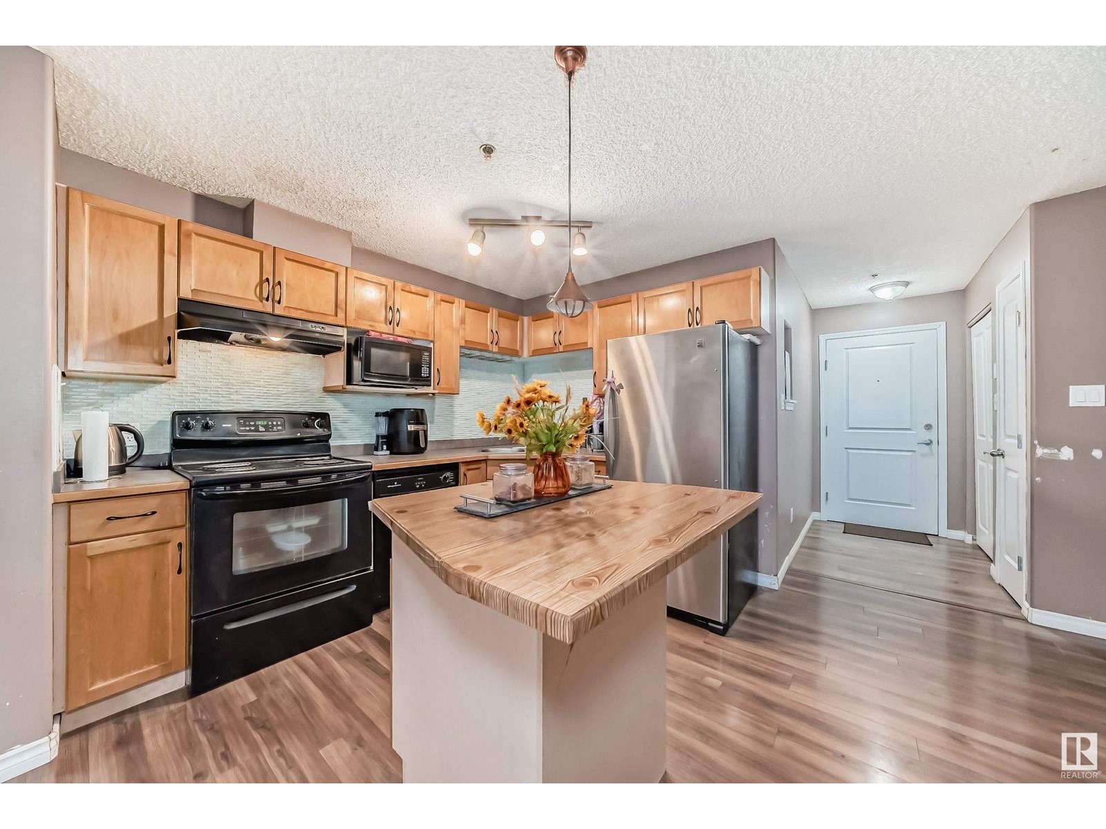 Property at #110 2305 35A AV NW image 4