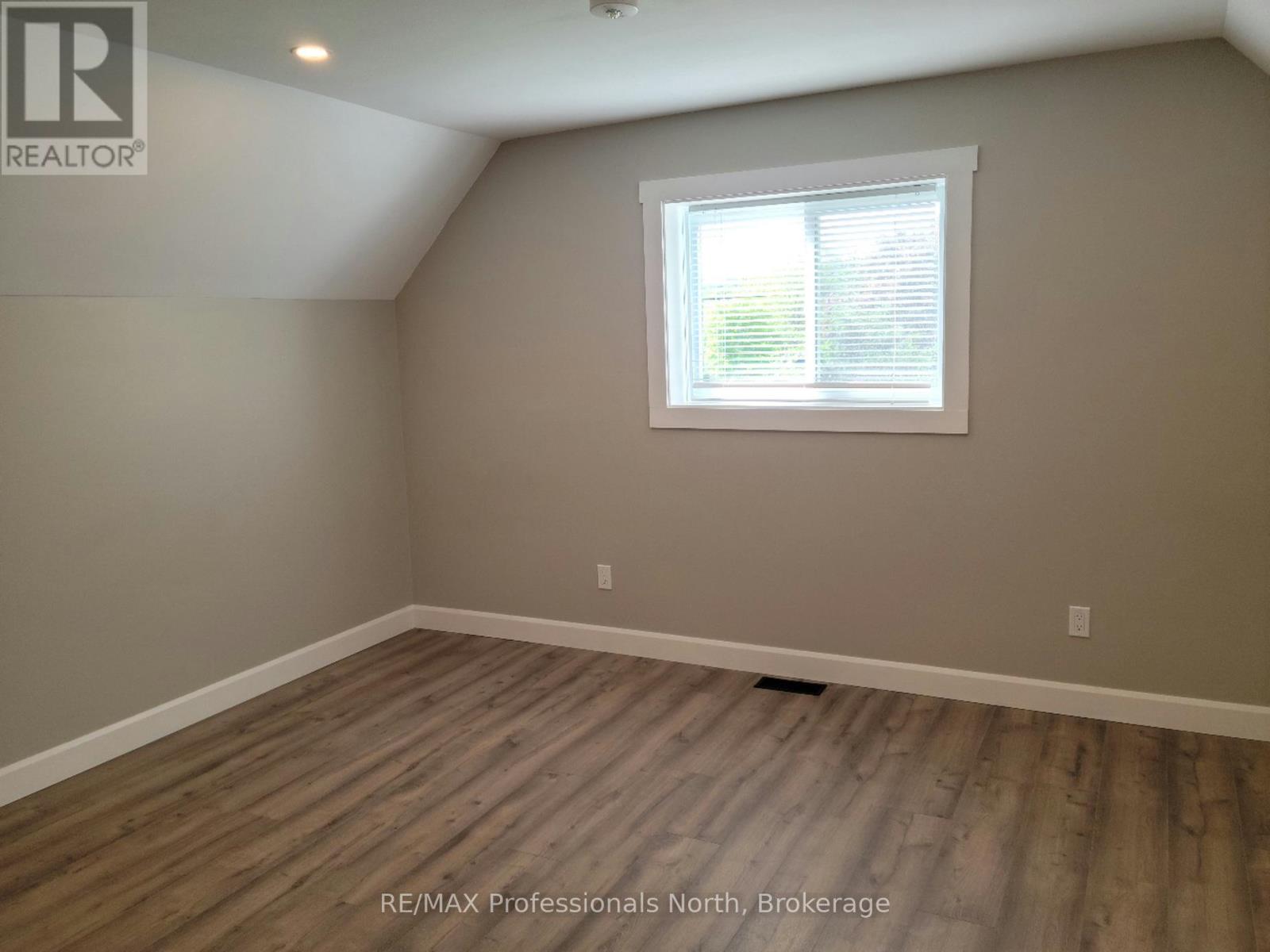 187 Main Street W, Huntsville, Ontario  P1H 1X9 - Photo 23 - X12088078