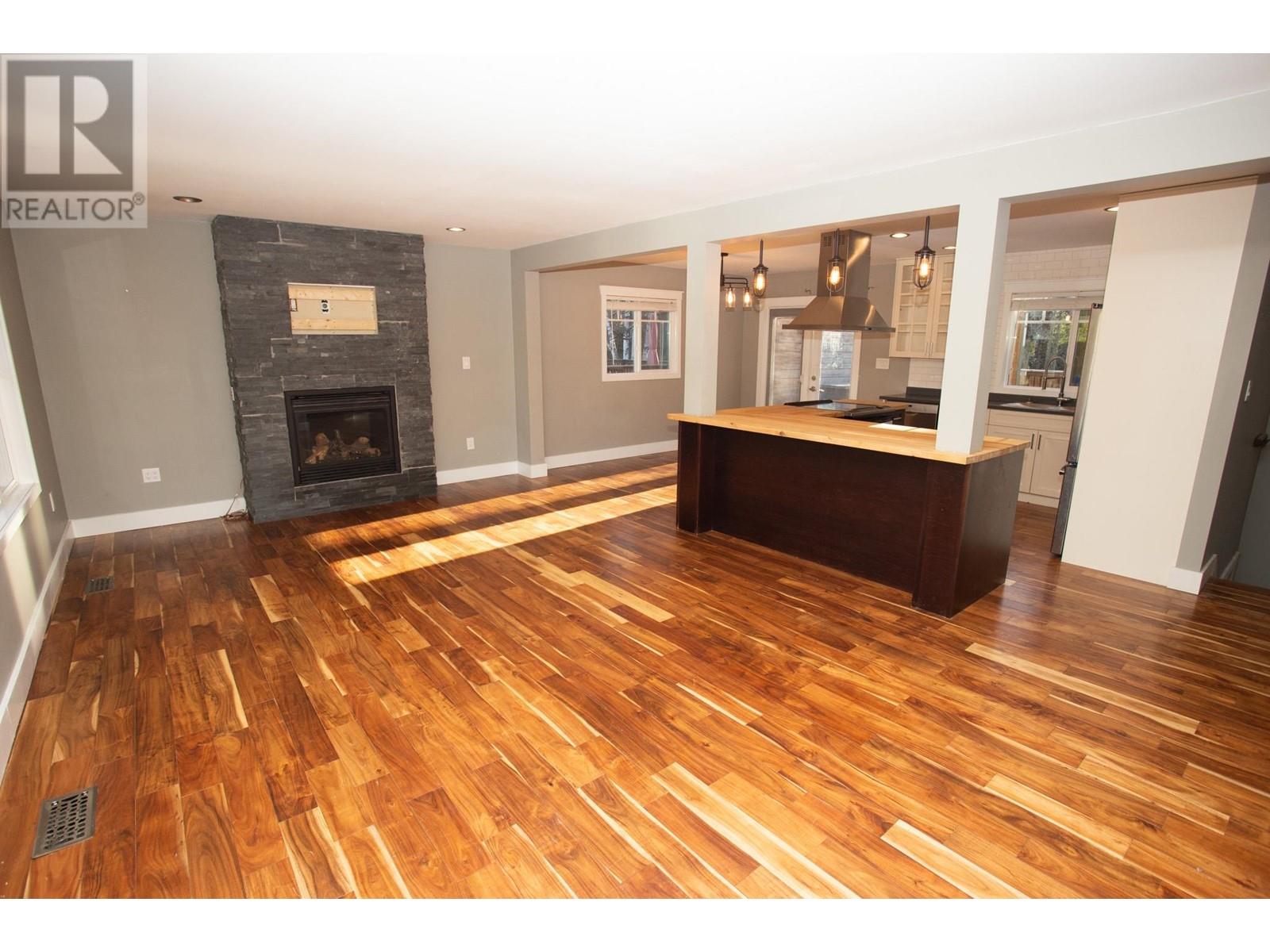 Property at 1935 GARDEN DRIVE image 3
