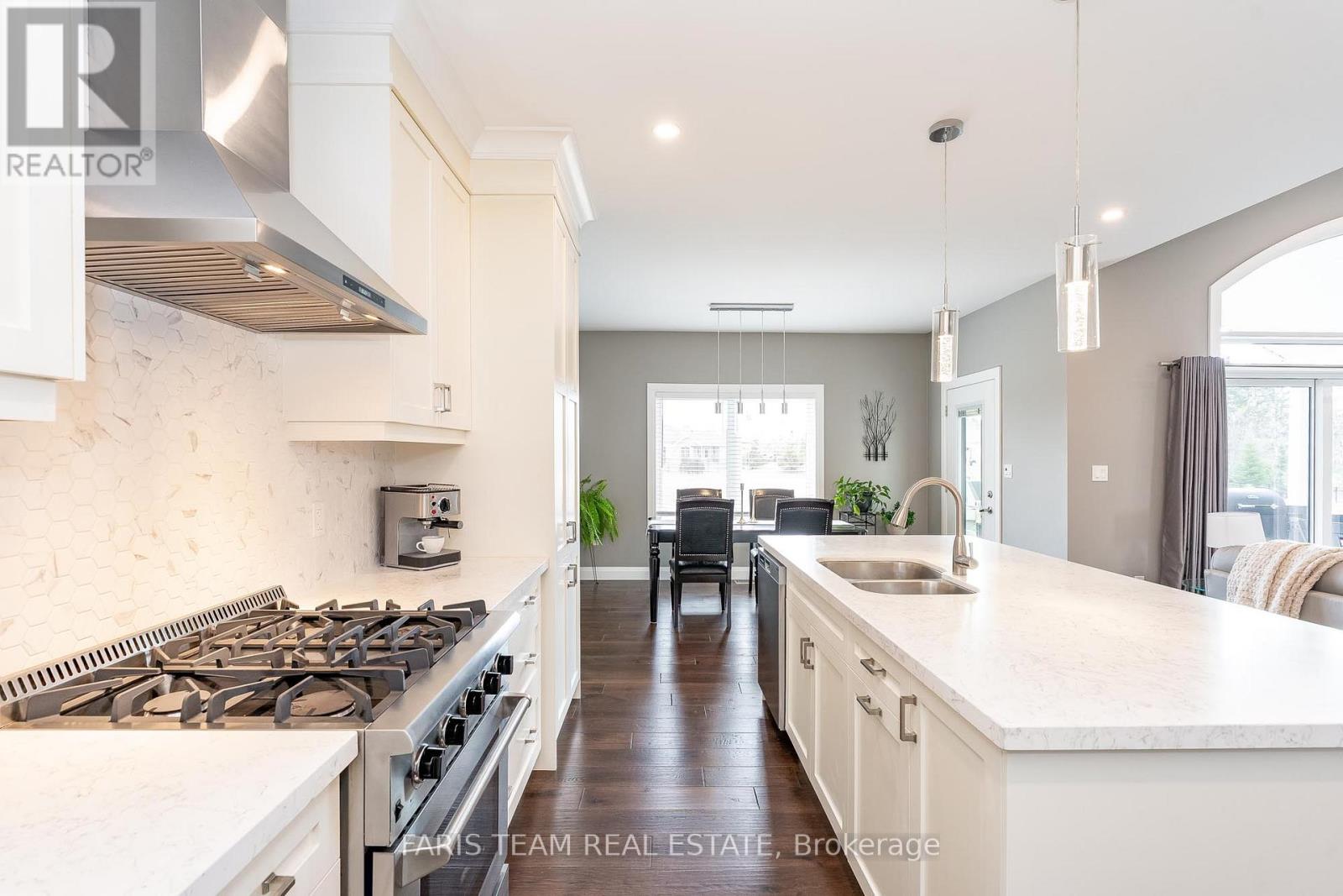 5 Breanna Boulevard, Oro-Medonte, Ontario  L3V 6H2 - Photo 8 - S12085551