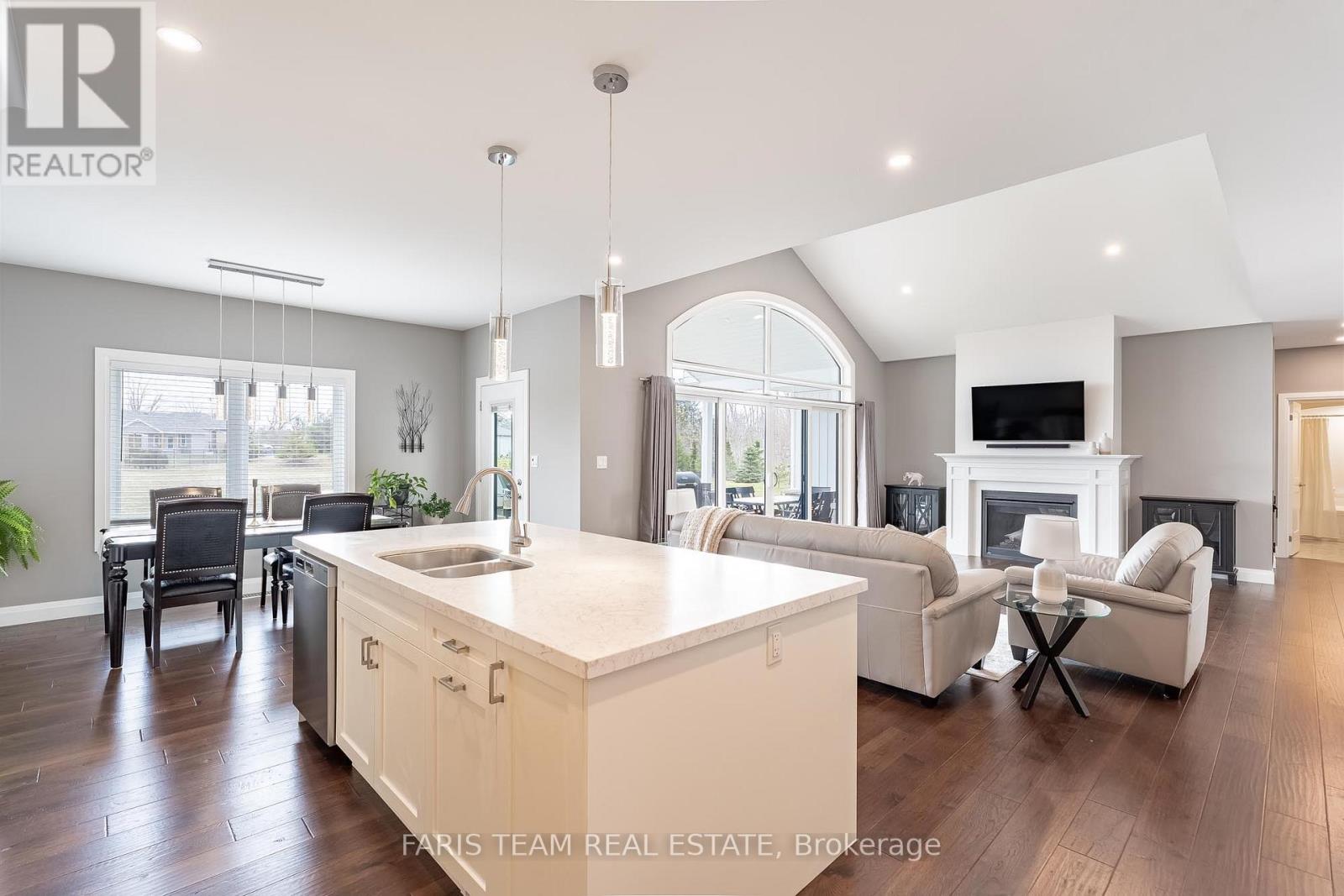 5 Breanna Boulevard, Oro-Medonte, Ontario  L3V 6H2 - Photo 9 - S12085551
