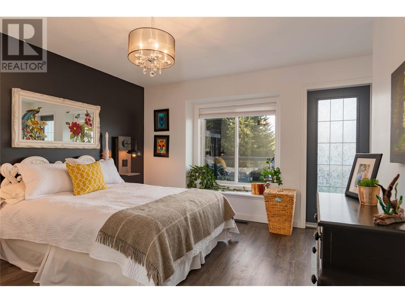 Property at 1389 FOREST Road image 3