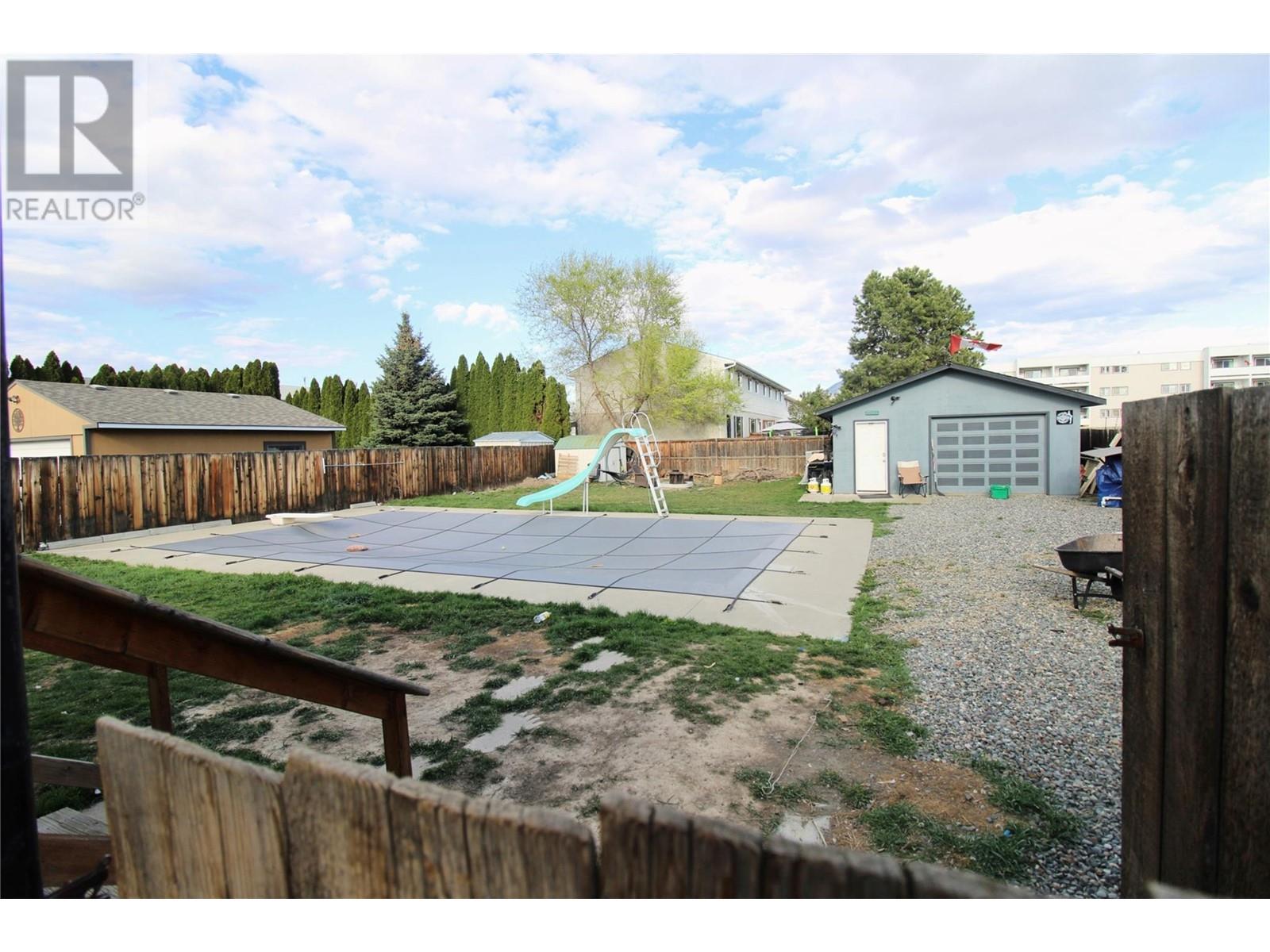 Property at 825 EVERGREEN Place image 3