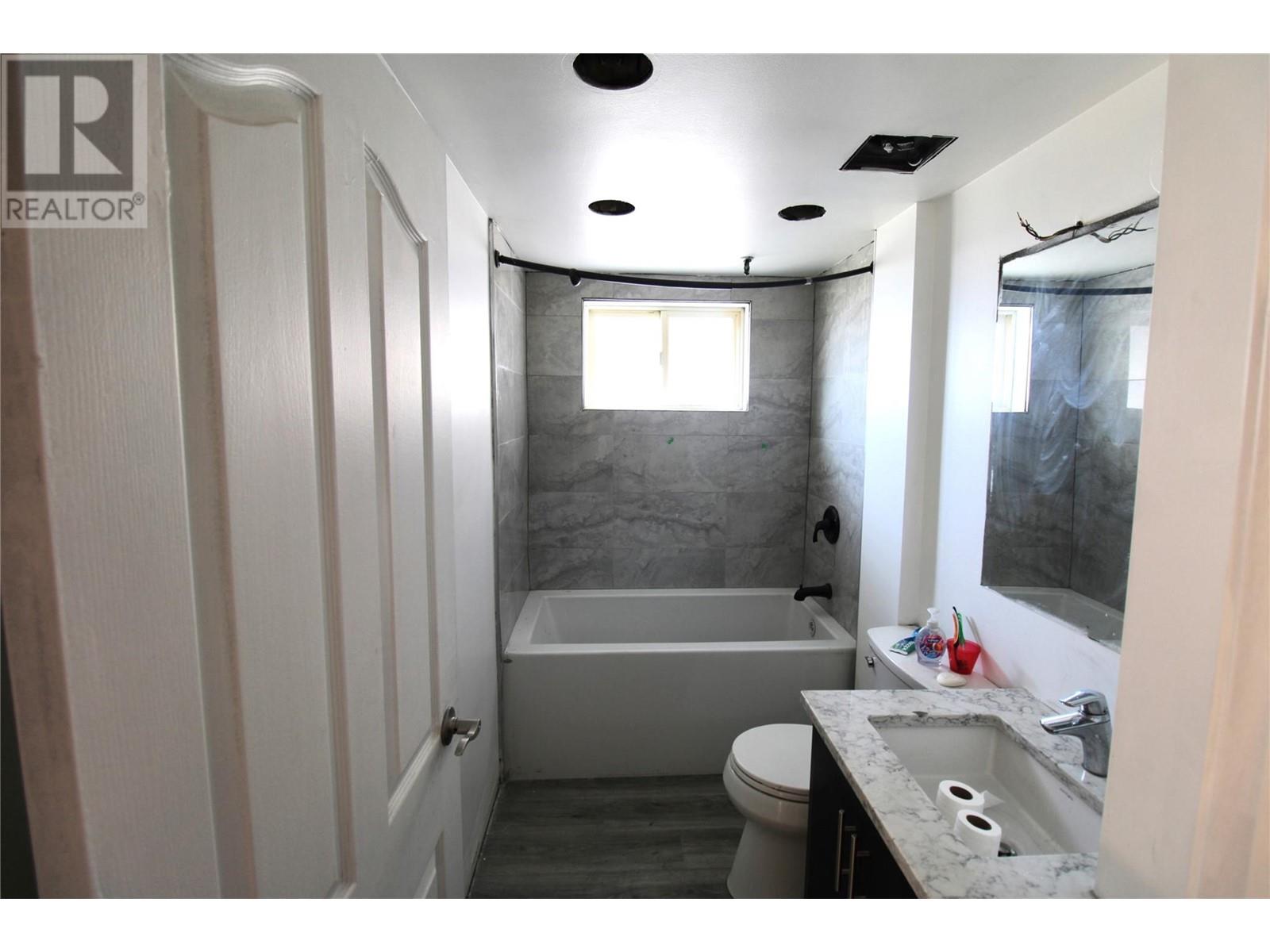 Property at 825 EVERGREEN Place image 4