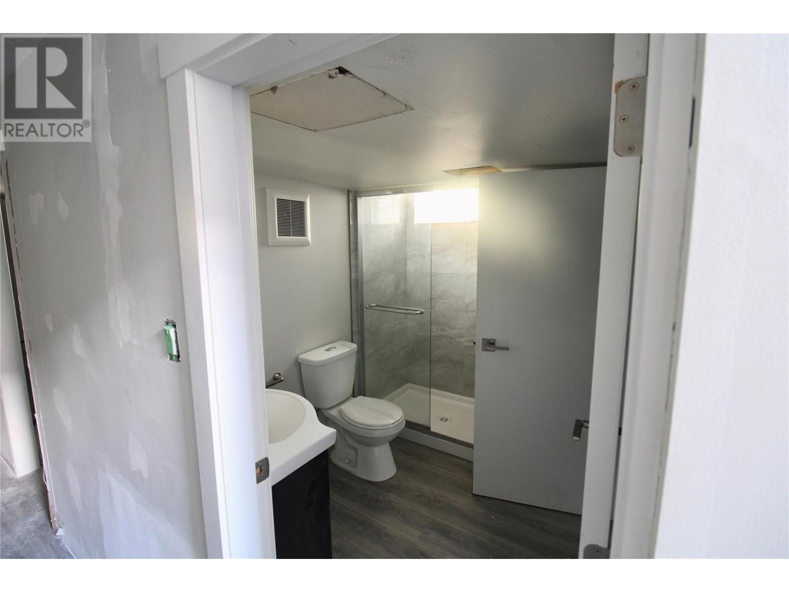 Property at 825 EVERGREEN Place image 5
