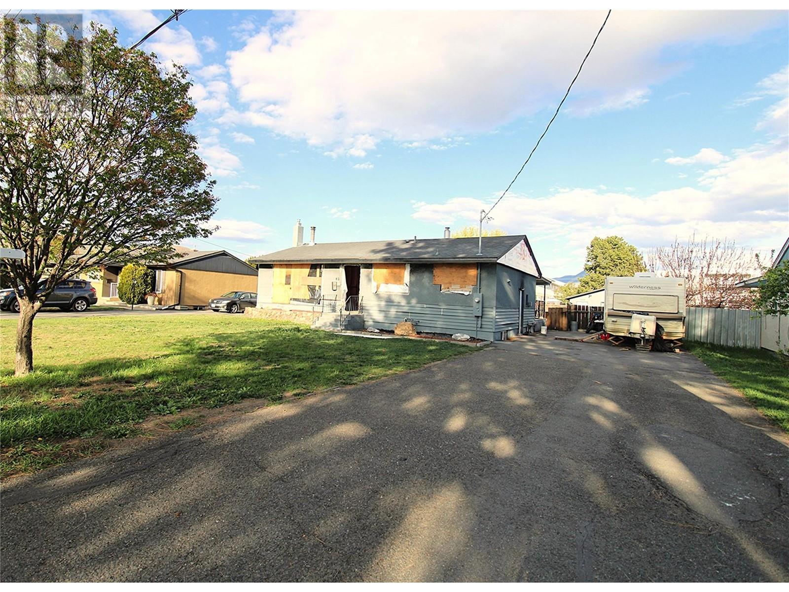 Property at 825 EVERGREEN Place image 4