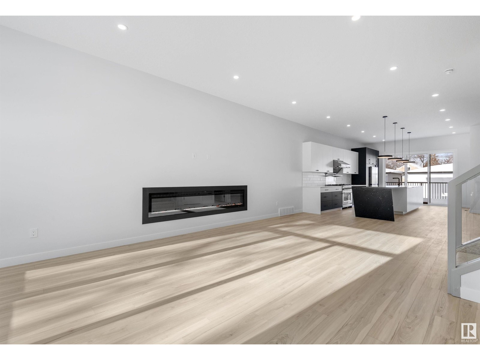 Property at 9846 74 AV NW image 4