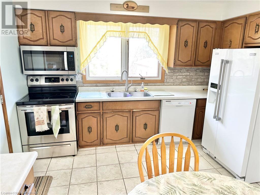 Property at 116 BERKLEY Crescent image 3