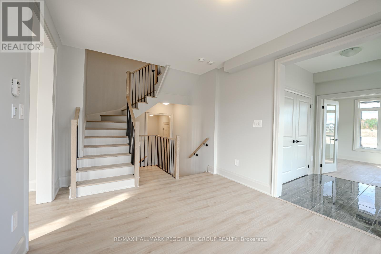 17 Amsterdam Drive, Barrie, Ontario  L9J 0Z5 - Photo 7 - S12086776