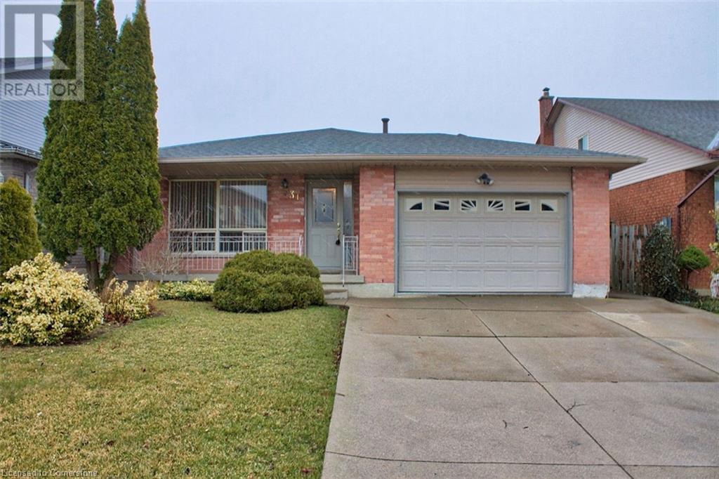 31 CARRIAGEGATE Drive, Hamilton, Ontario
