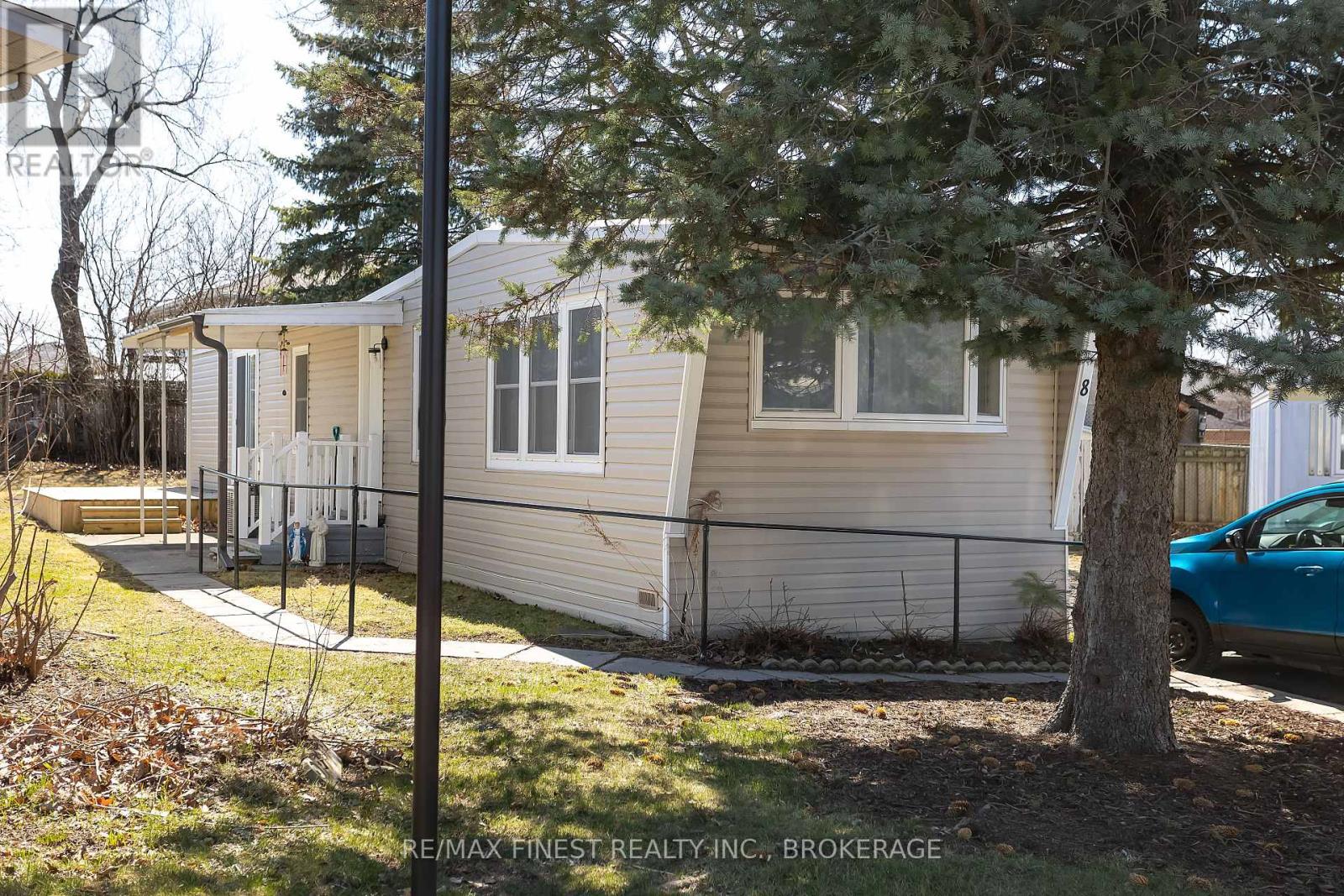 8 PARKINGTON PLACE, kingston (rideau), Ontario