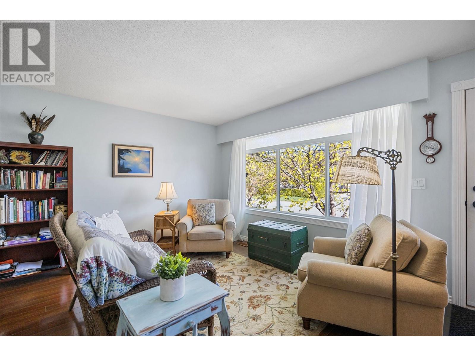 Property at 287 REIGHMOUNT Drive image 4