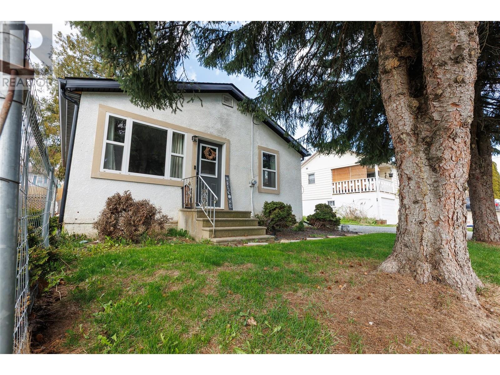 Creston House for sale:  2 bedroom 675 sq.ft. (Listed 2025-04-25)