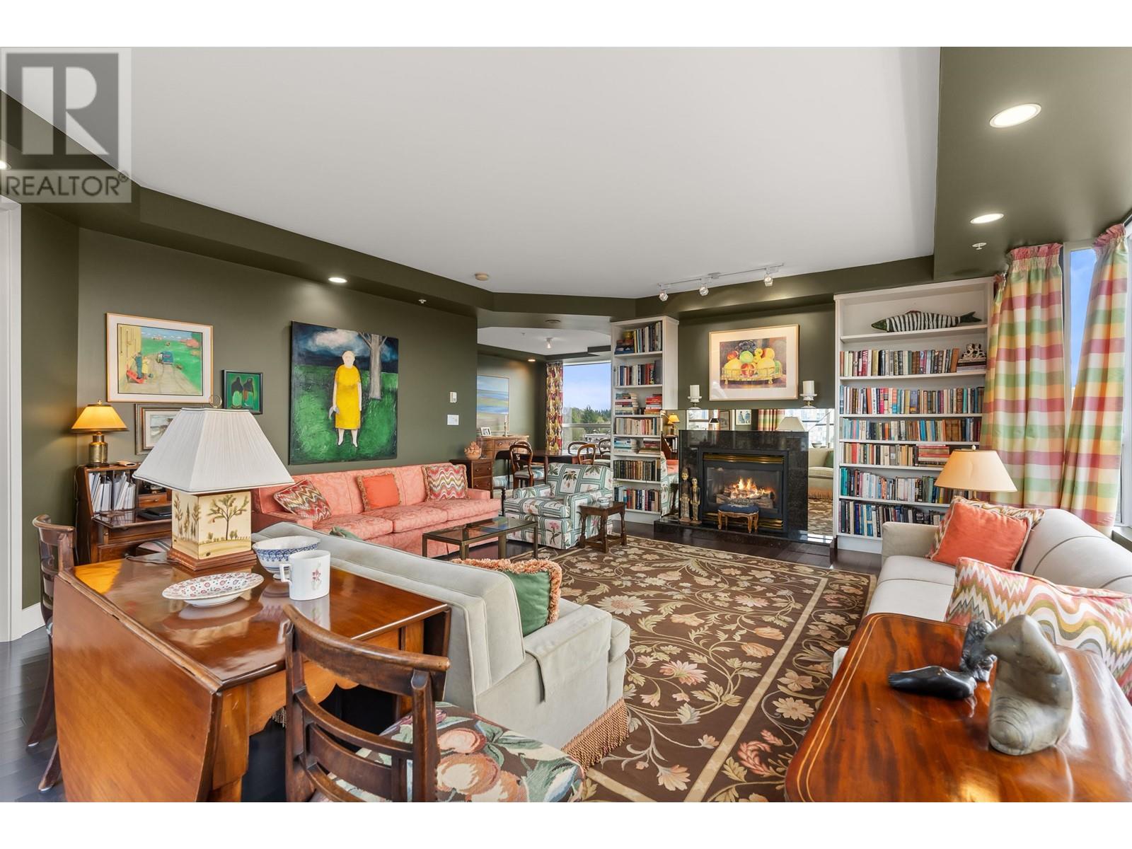Property at 8 2838 BIRCH STREET image 1