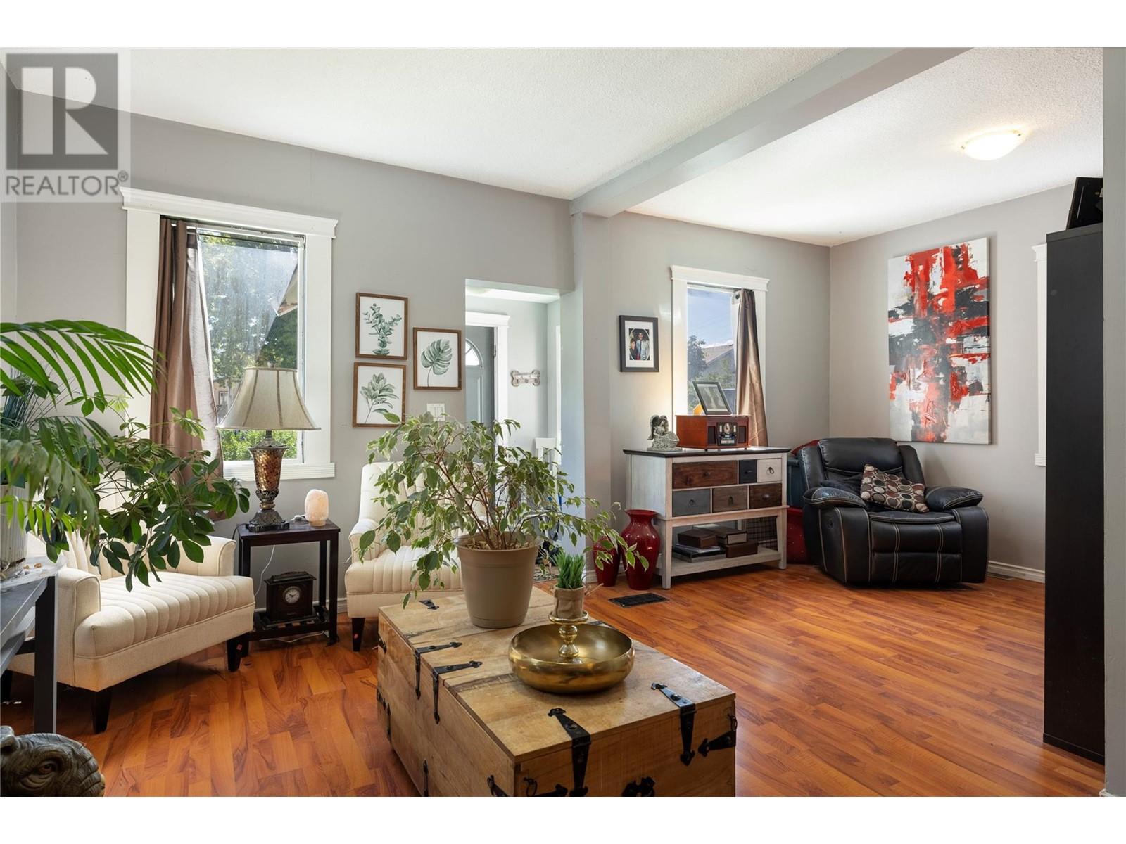Property at 1602 30th Street image 4