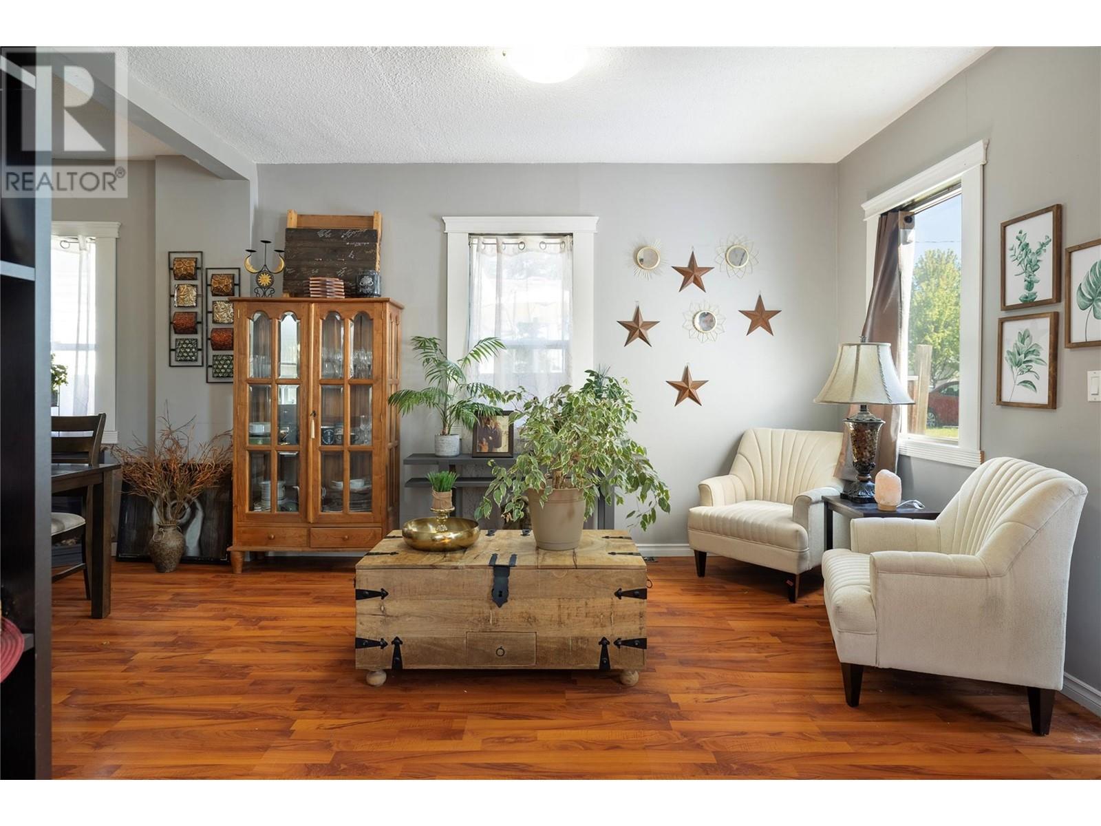 Property at 1602 30th Street image 3