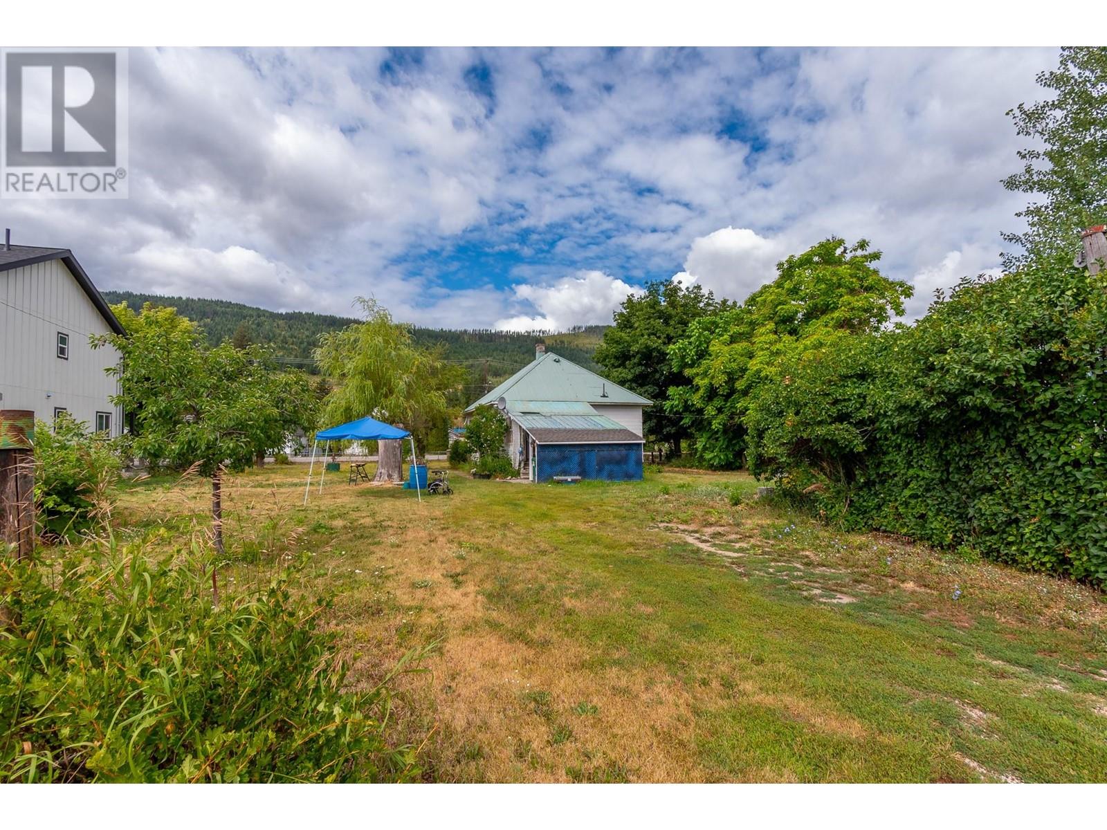 Property at 2265 Shuswap Avenue image 2