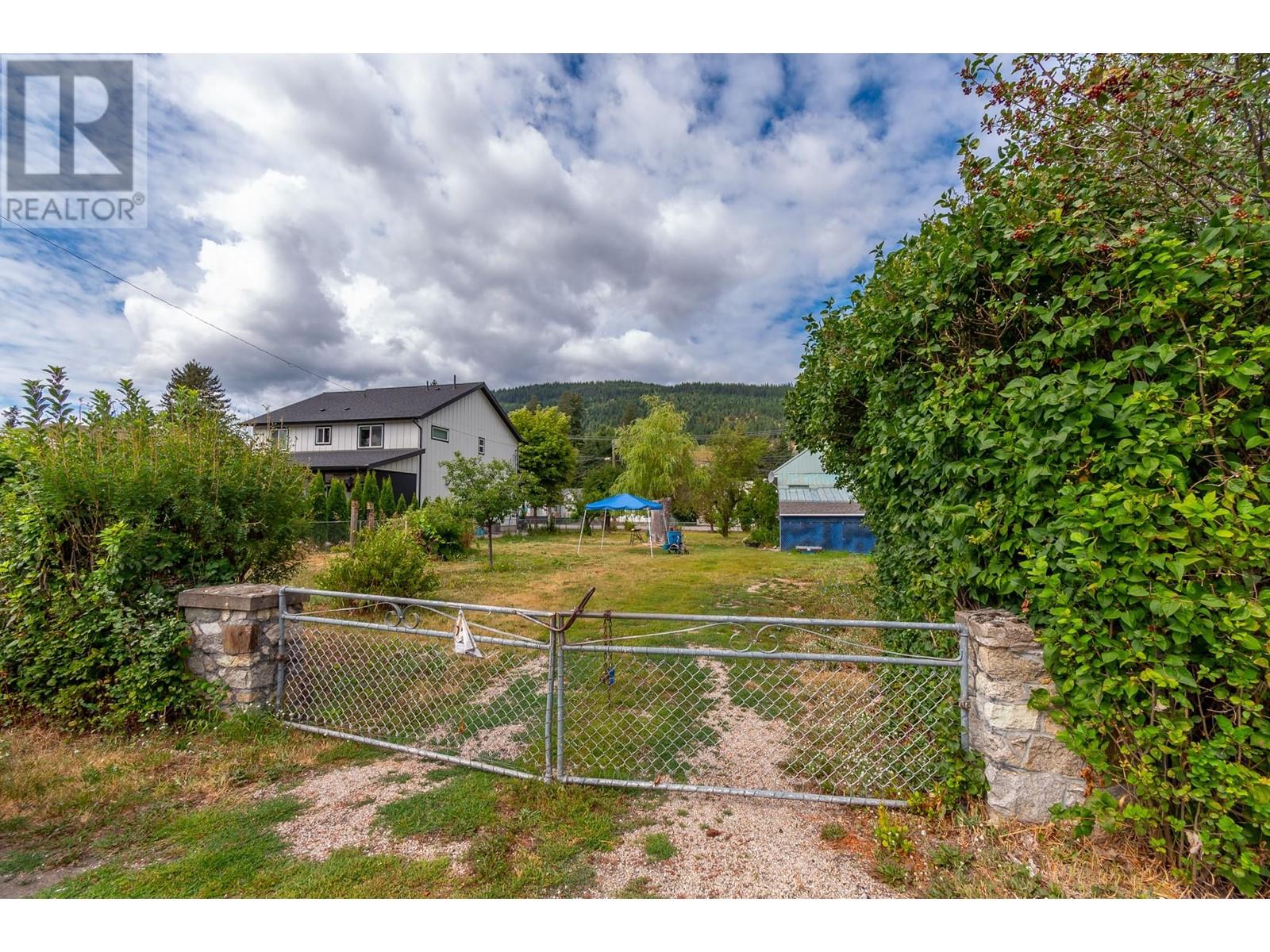 2259-2265 Shuswap Avenue, Lumby, British Columbia  V0E 2G0 - Photo 42 - 10343729