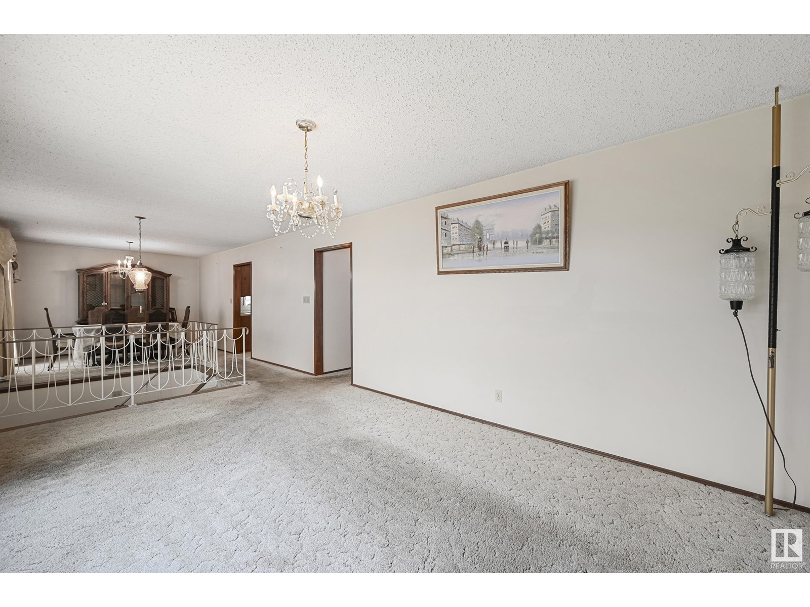 Property at 13042 116 ST NW image 2