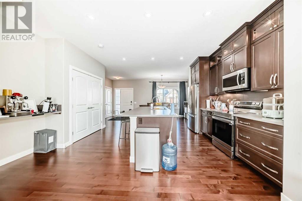 Property at 60 Legacy Crescent SE image 5