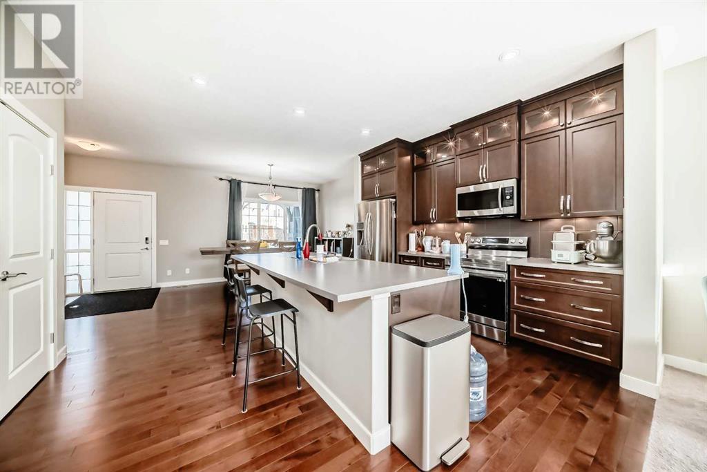 Property at 60 Legacy Crescent SE image 3