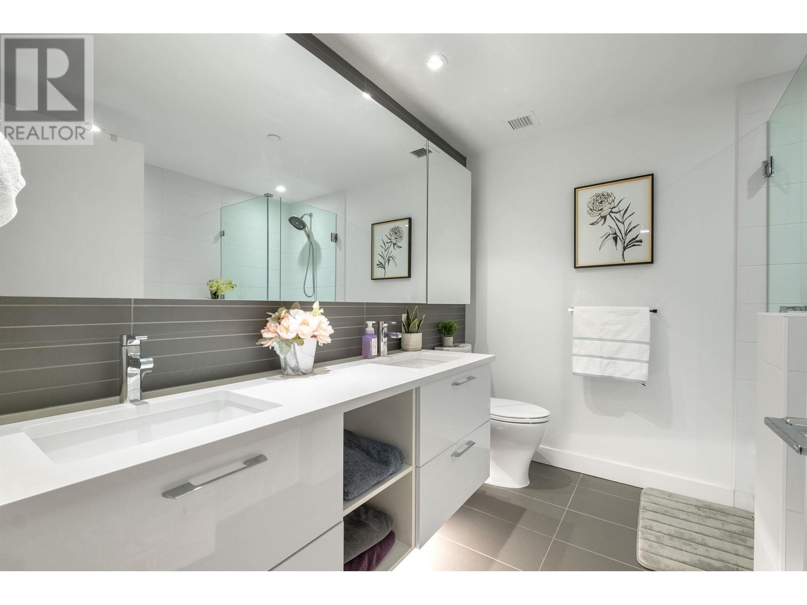 Listing Picture 15 of 40 : 3518 MARINE WAY, Vancouver / 溫哥華 - 魯藝地產 Yvonne Lu Group - MLS Medallion Club Member