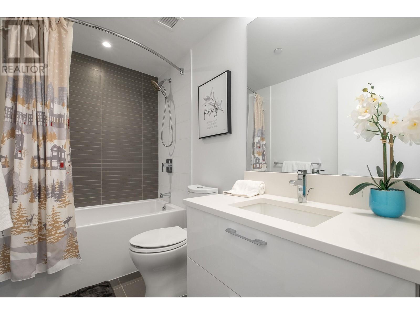 Listing Picture 18 of 40 : 3518 MARINE WAY, Vancouver / 溫哥華 - 魯藝地產 Yvonne Lu Group - MLS Medallion Club Member