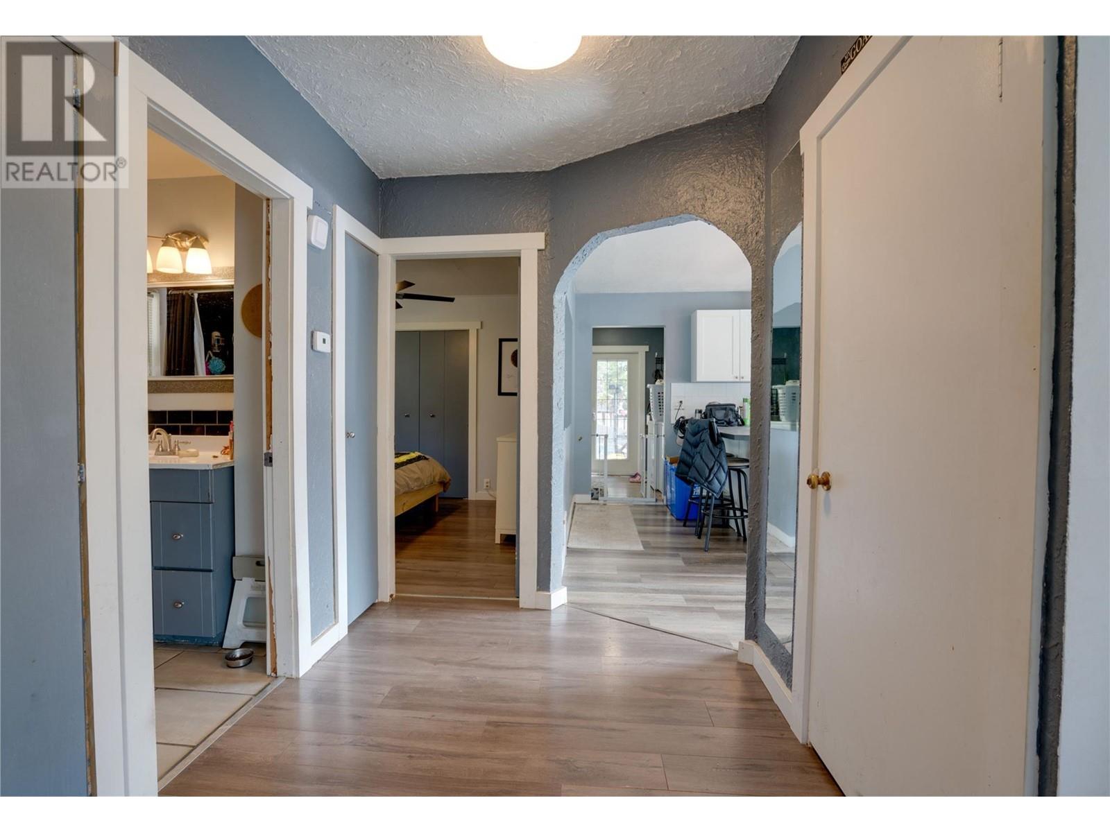 Property at 1131 COLUMBIA Heights image 4