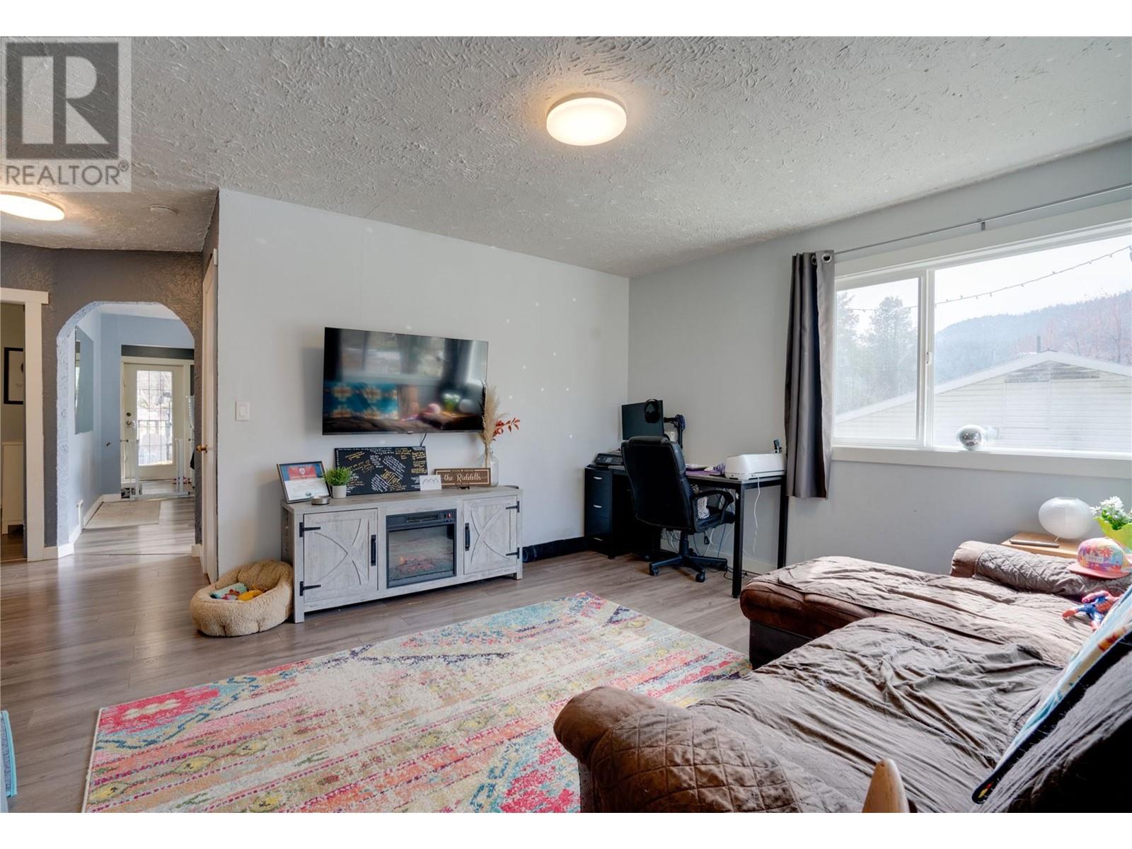 Property at 1131 COLUMBIA Heights image 3