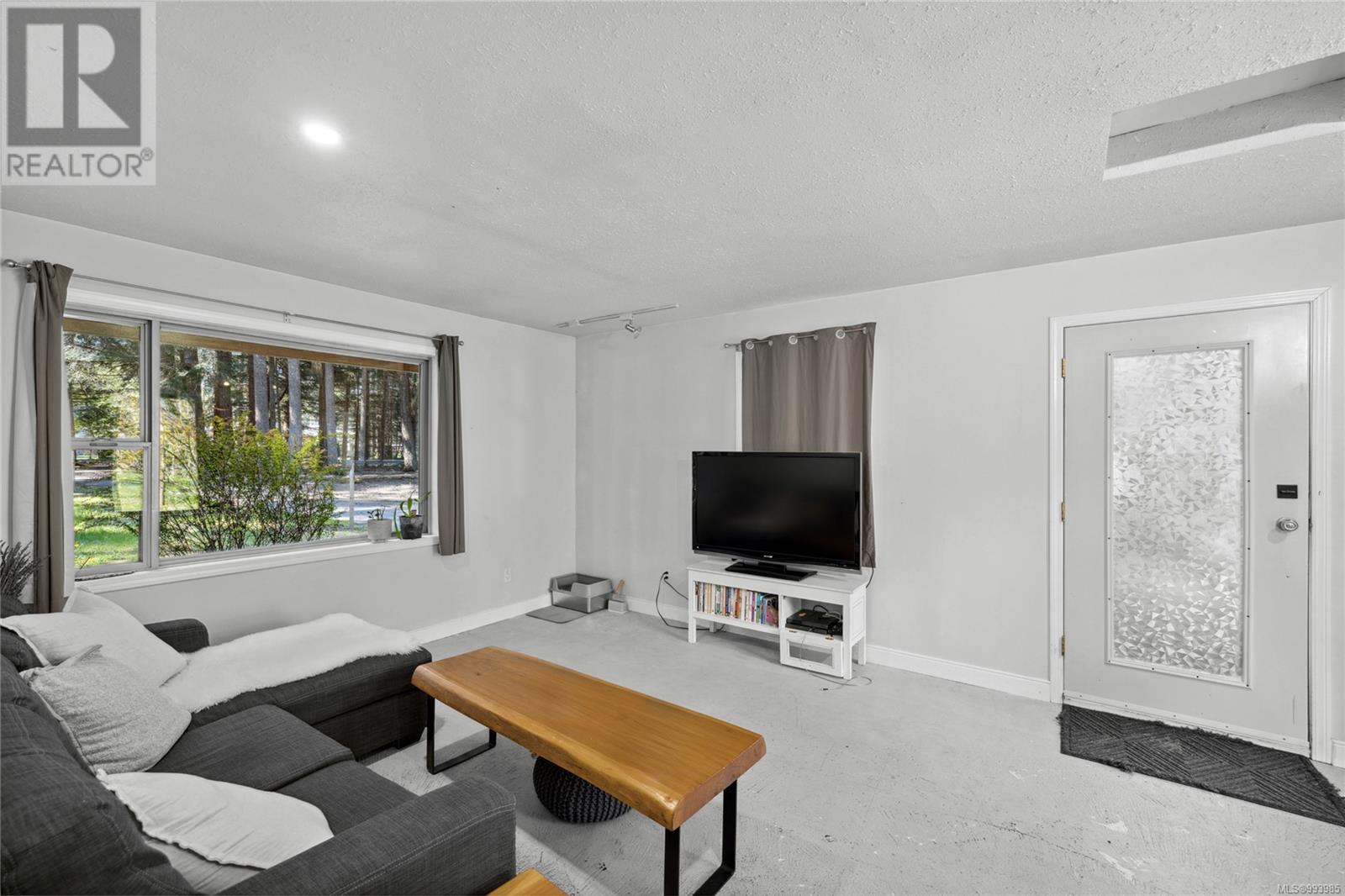 Property at 594 Wain Rd image 3
