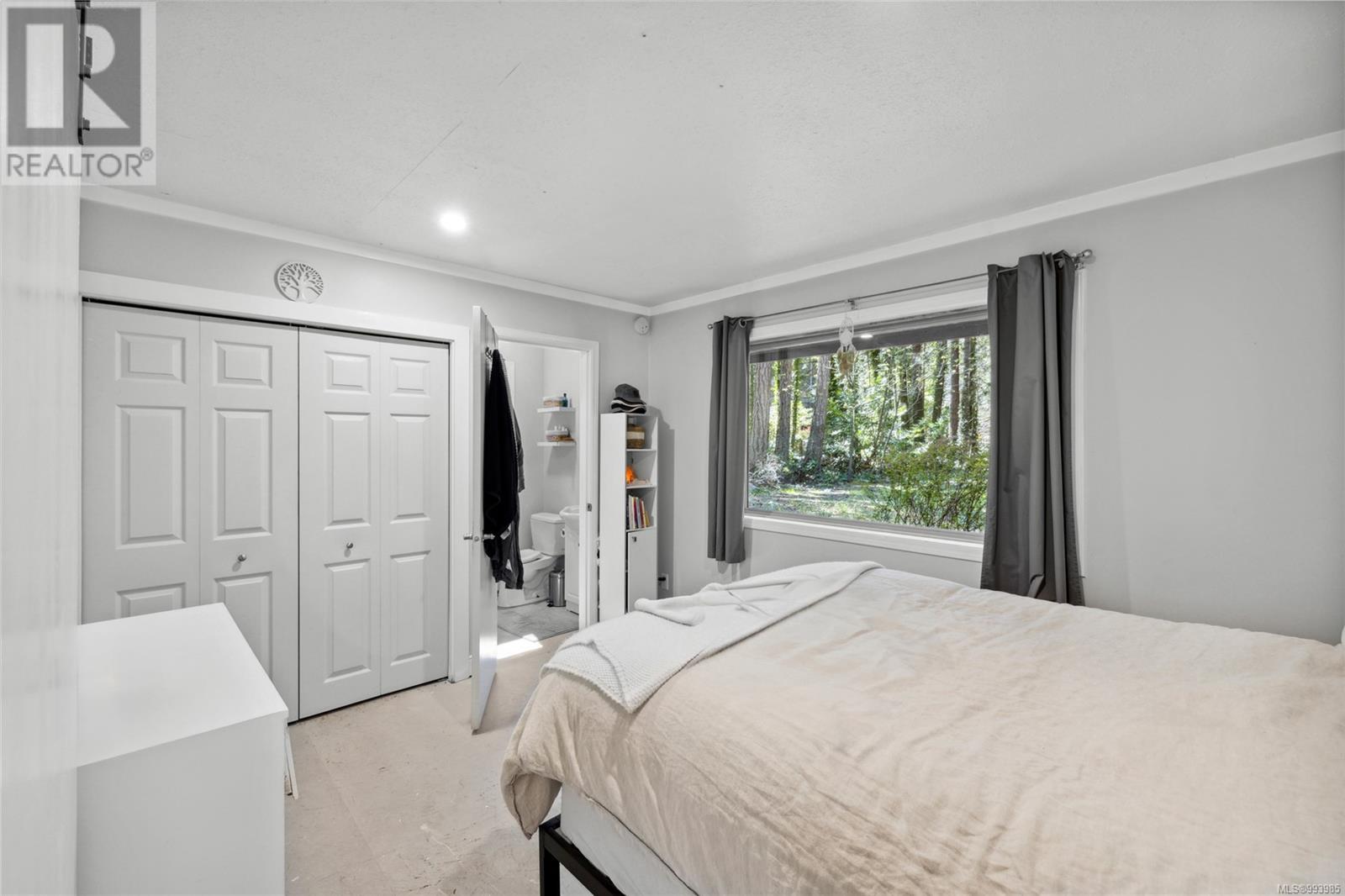 Property at 594 Wain Rd image 4