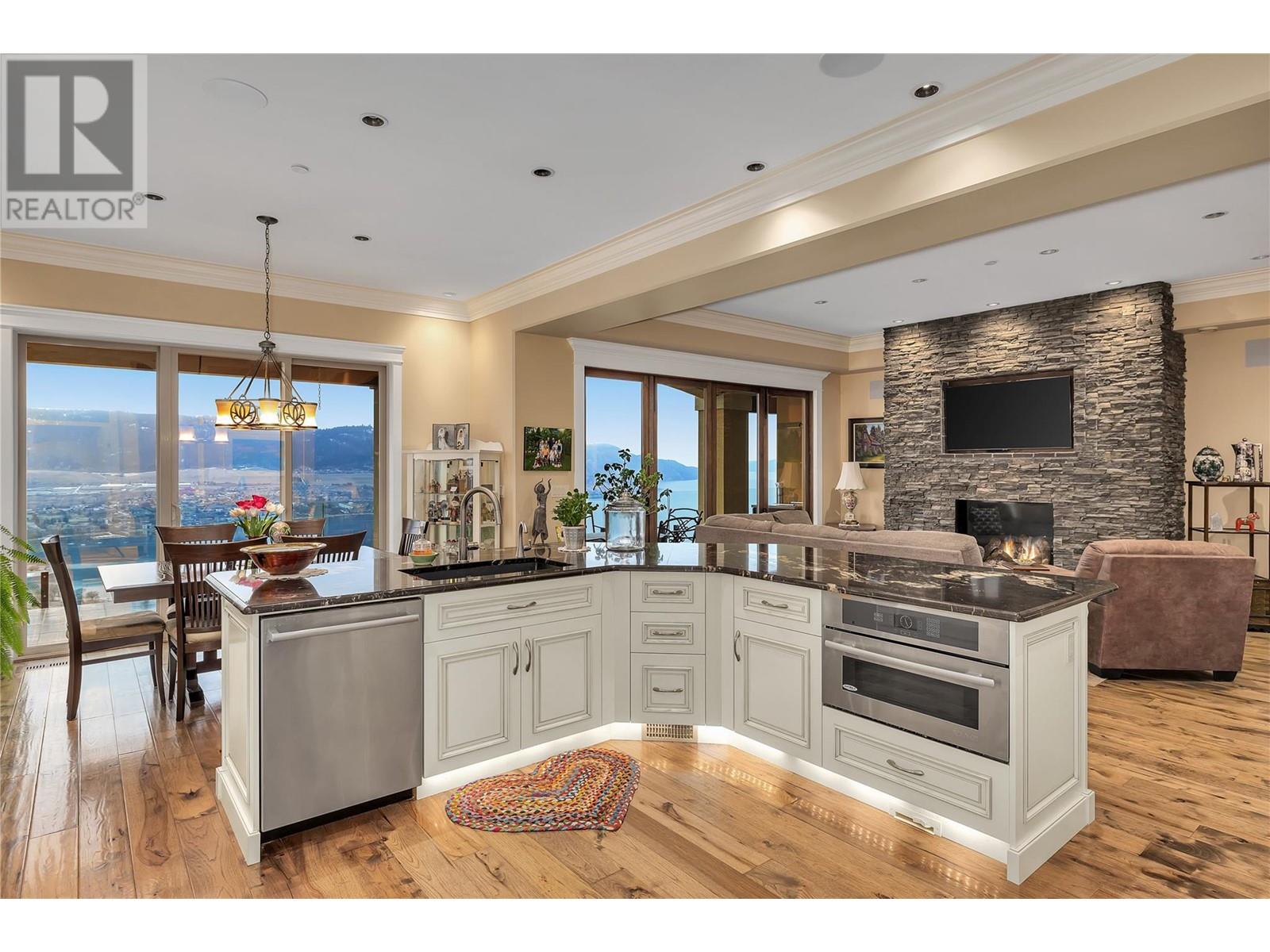 Property at 108 Vineyard Way image 5