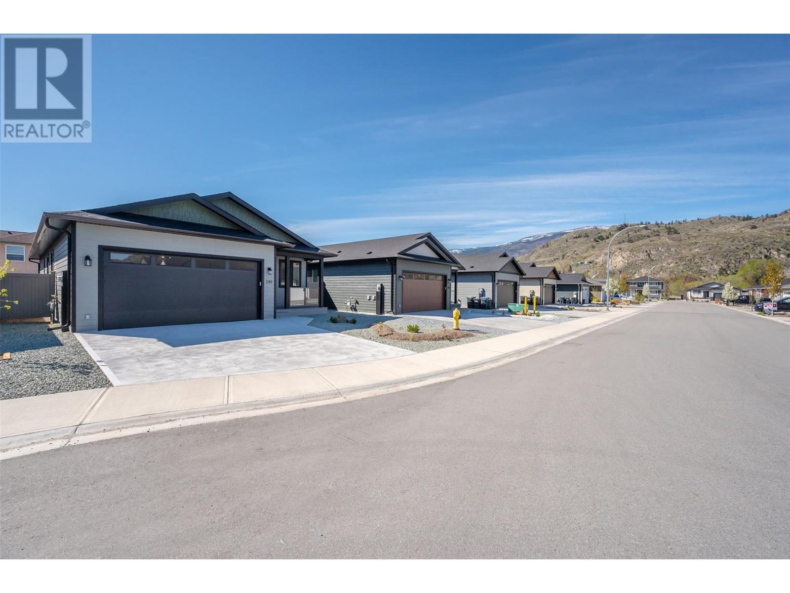 Property at 249 BENTGRASS Avenue image 3