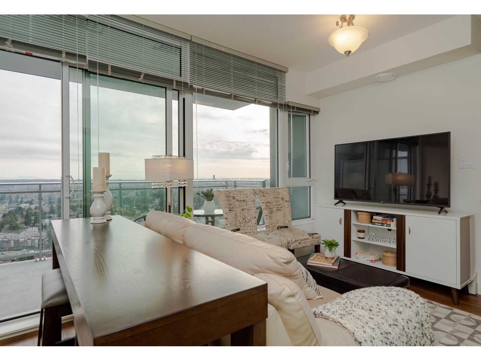 2907 13308 Central Avenue, Surrey, British Columbia  V3T 0M4 - Photo 3 - R2990266