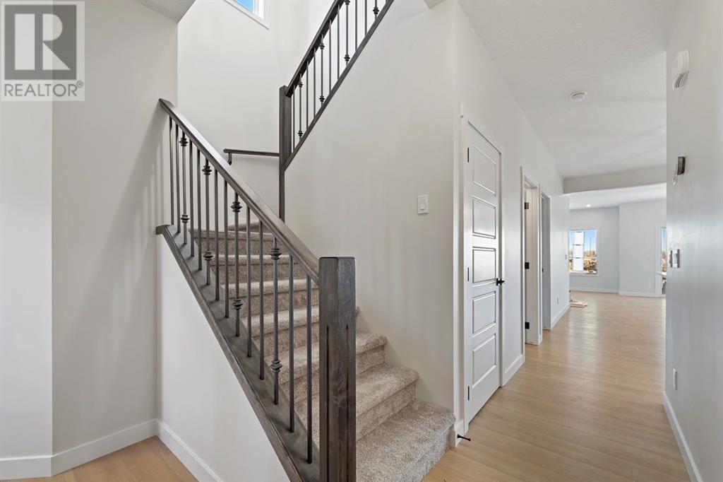 Property at 91 VERSANT Way SW image 2