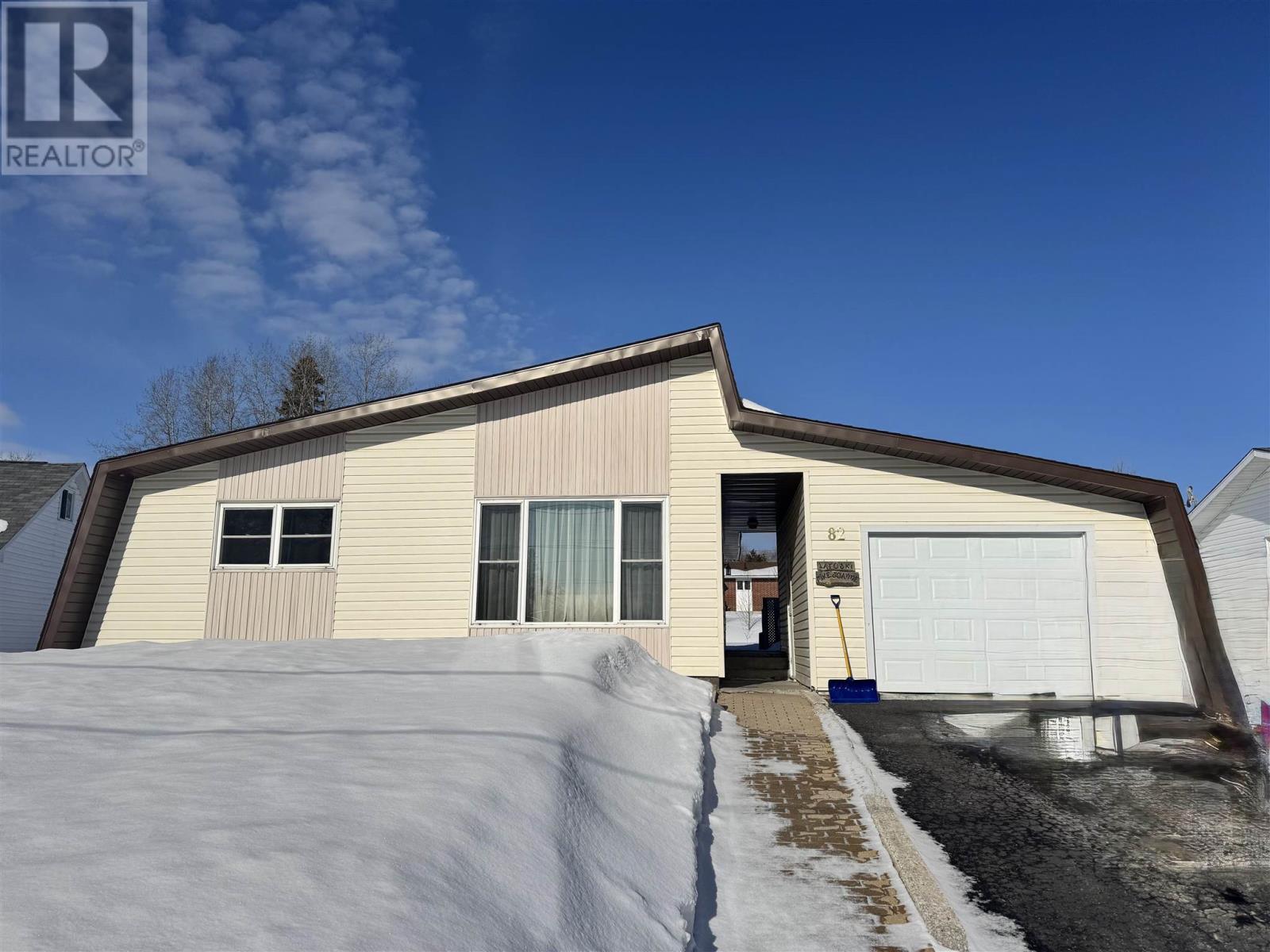 82 Neesomadina Ave, Hornepayne, Ontario  P0M 1Z0 - Photo 1 - SM250793