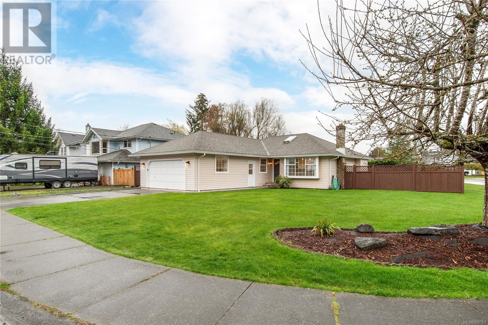 Property at 1524 Juniper Dr image 3