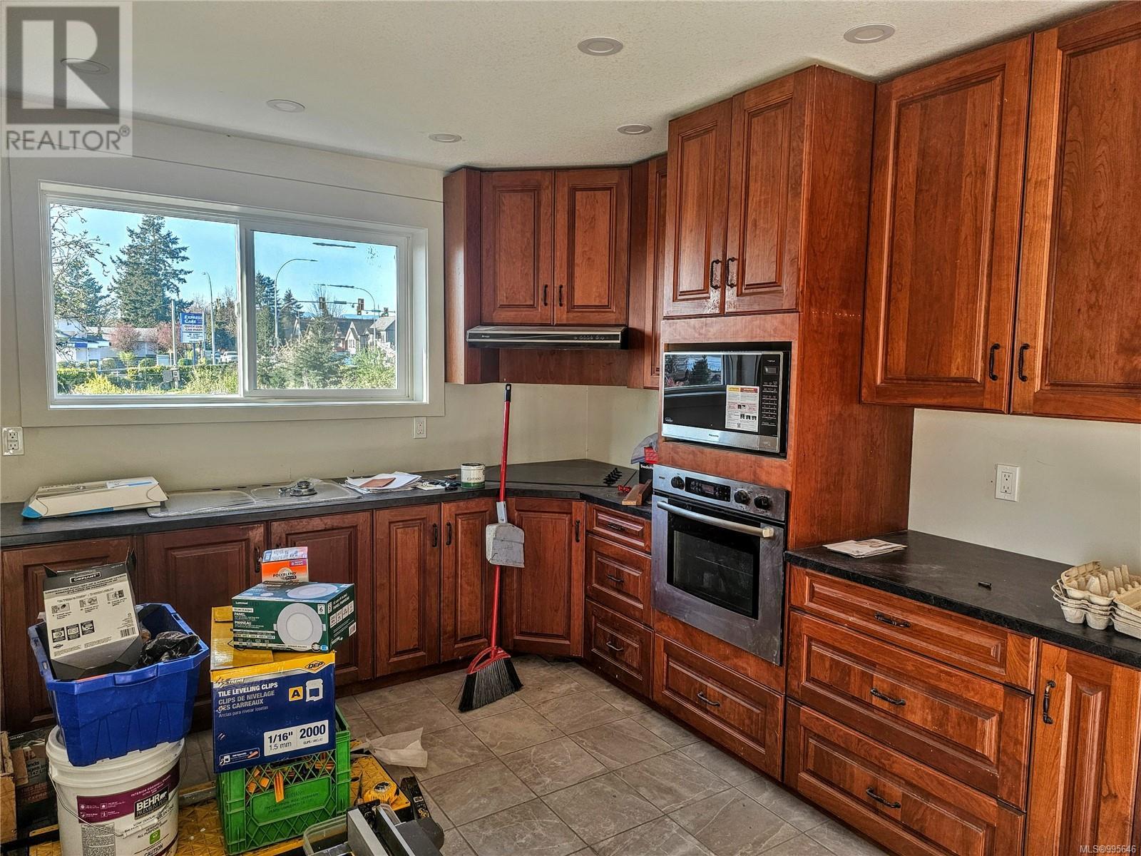 Property at 495 Nicol St image 5