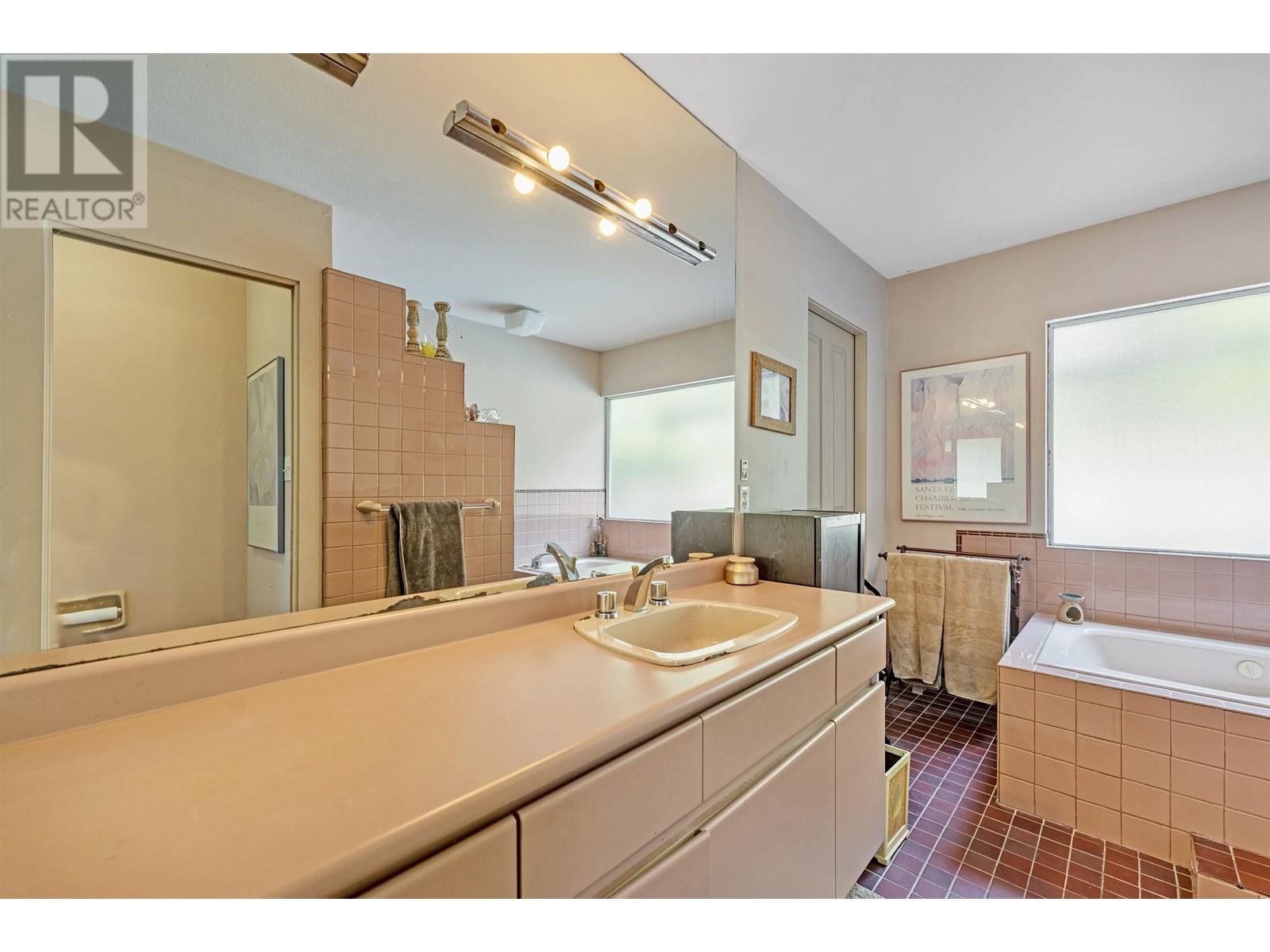 3424 Gaspe Place, North Vancouver, British Columbia  V7H 1H3 - Photo 10 - R2991729