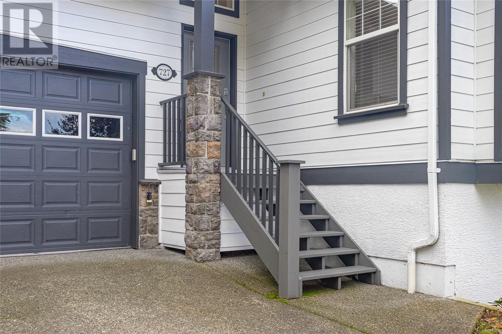 Property at 727 Rogers Ave image 2