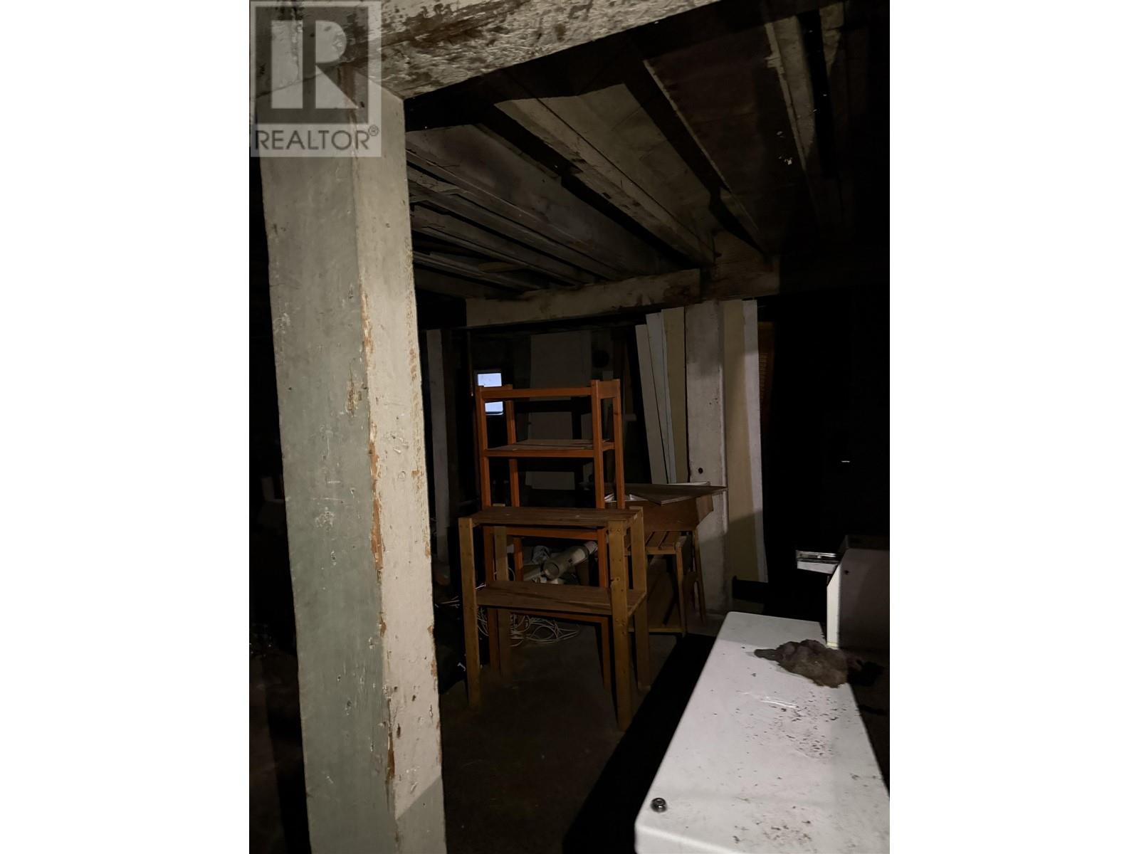 Listing Picture 22 of 22 : 2544 W 3RD AVENUE, Vancouver / 溫哥華 - 魯藝地產 Yvonne Lu Group - MLS Medallion Club Member