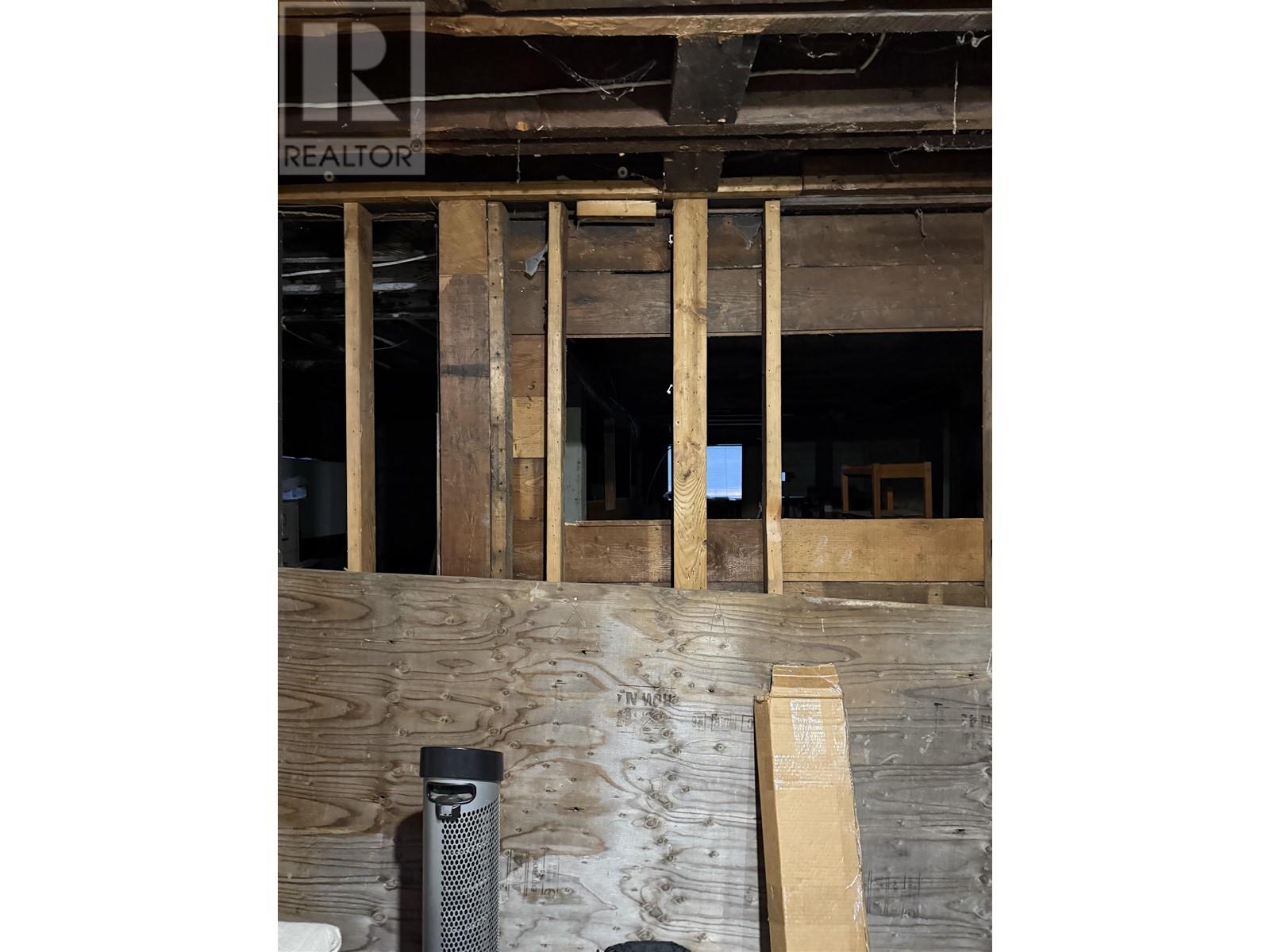 Listing Picture 18 of 22 : 2544 W 3RD AVENUE, Vancouver / 溫哥華 - 魯藝地產 Yvonne Lu Group - MLS Medallion Club Member