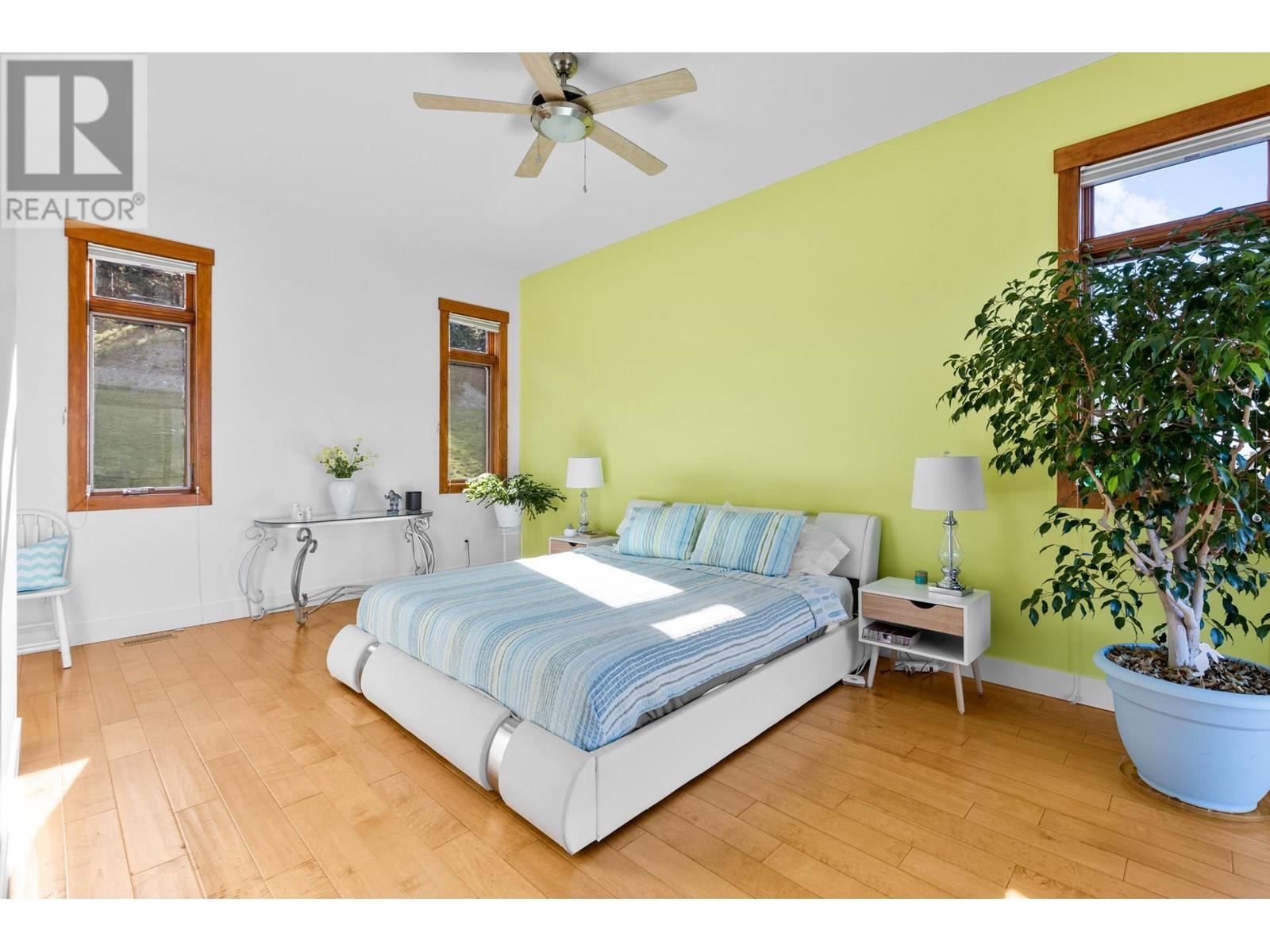 Property at 10989 Maddock Avenue image 5