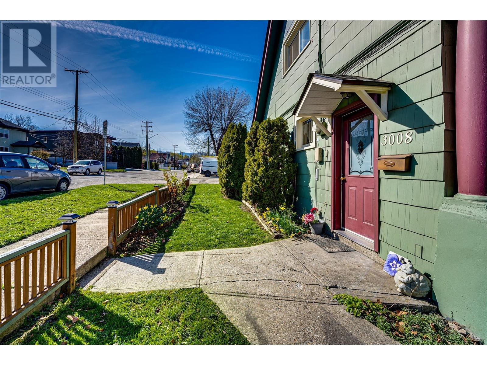 Property at 3008 26 Street image 3