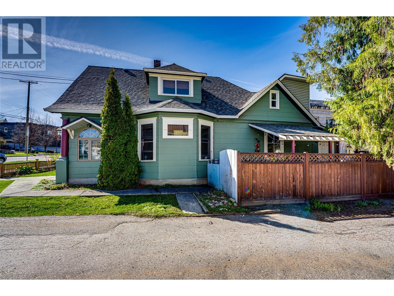 Property at 3008 26 Street image 5