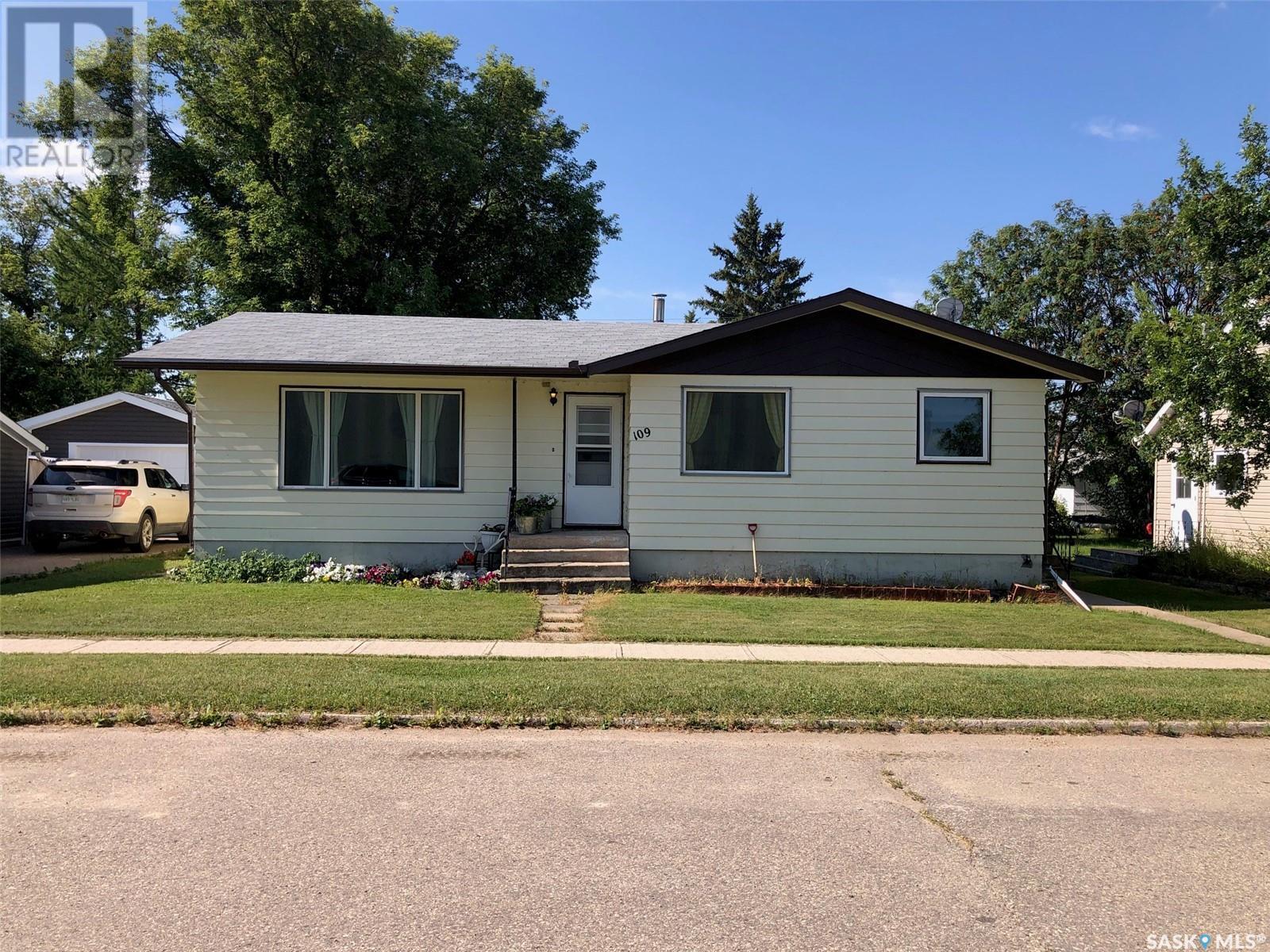 Property at 109 1st AVENUE NW image 1