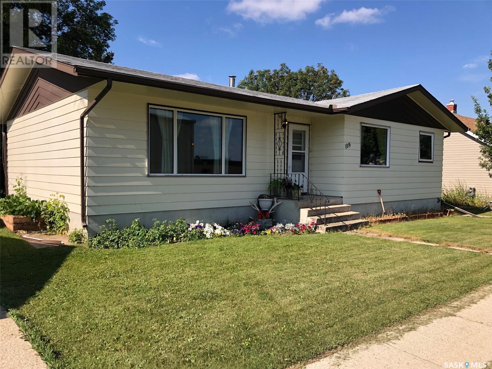 Property at 109 1st AVENUE NW image 2