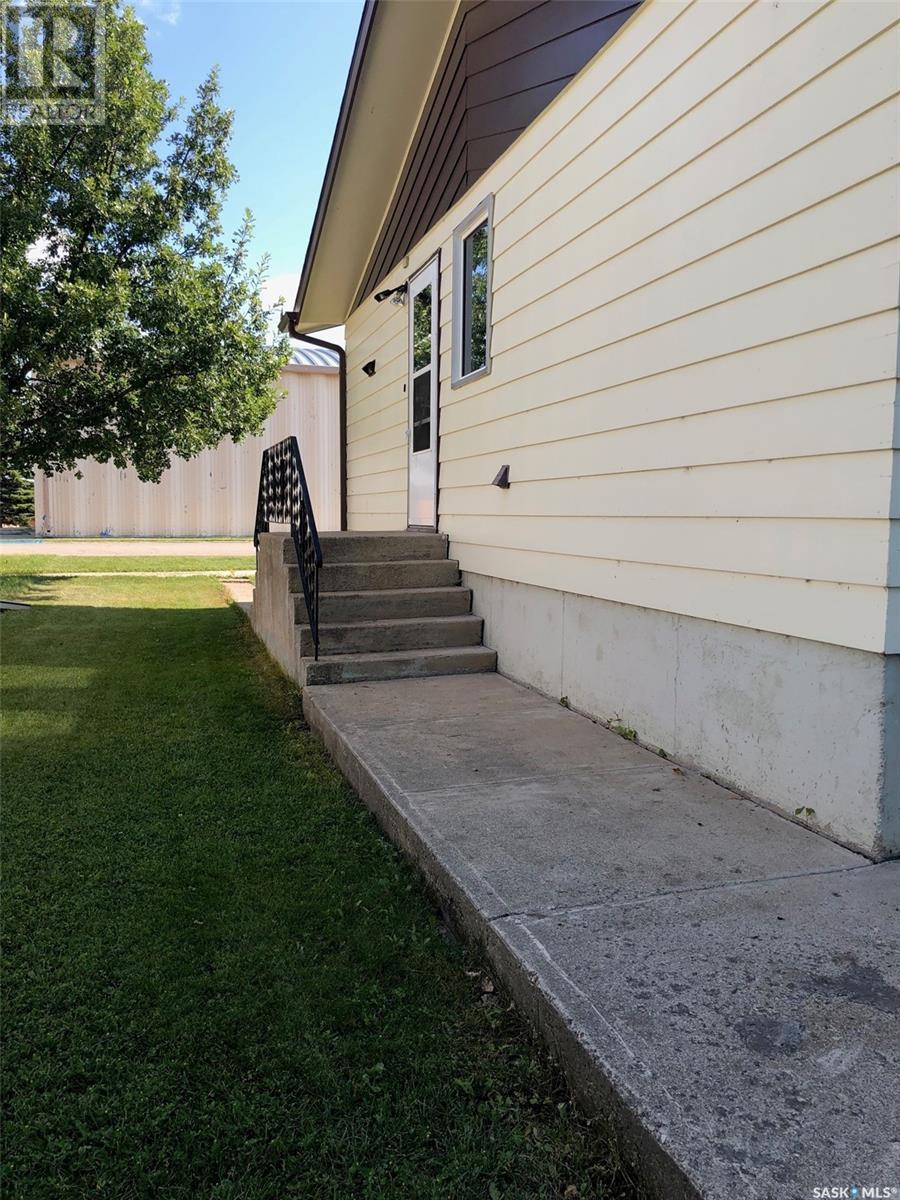 Property at 109 1st AVENUE NW image 4