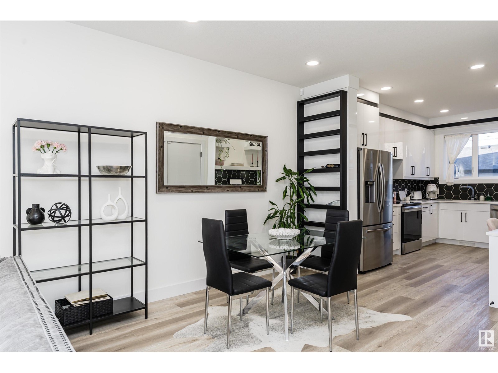 Property at 7224 112 ST NW image 3