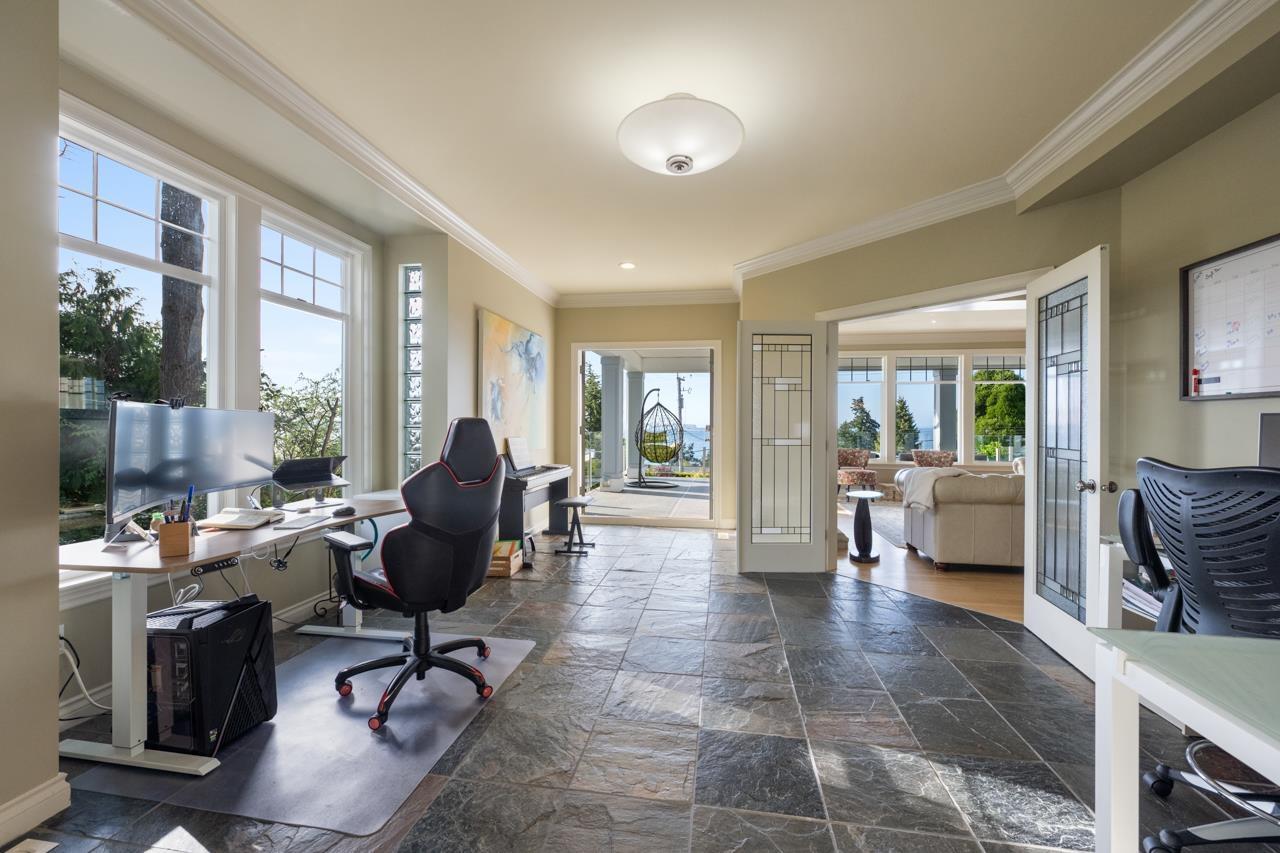 14213 Marine Drive, White Rock, British Columbia  V4B 1A9 - Photo 9 - R2991397